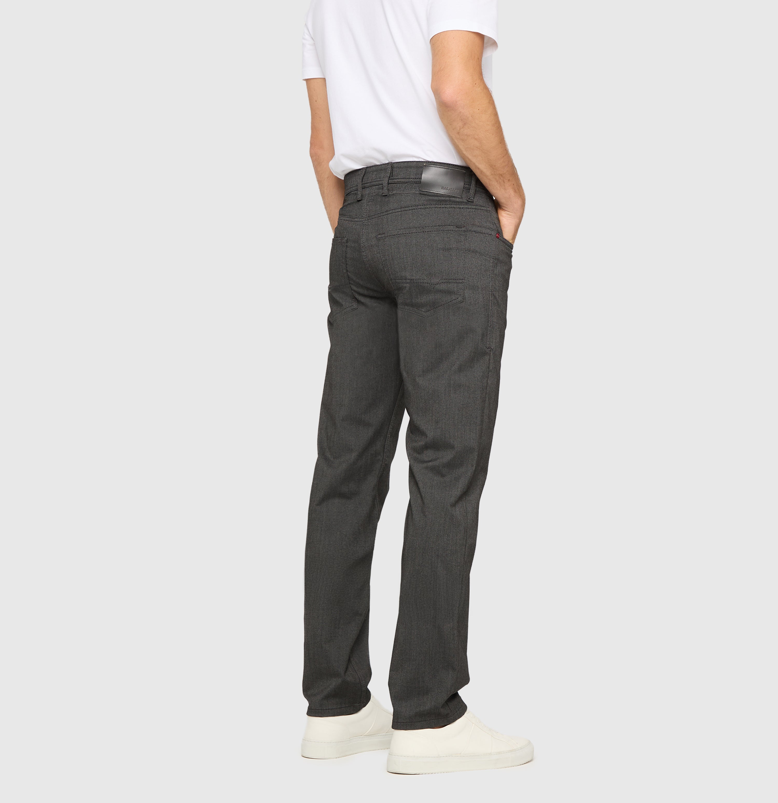 Trousers in a polyester-viscose blend suitable for the office. | Arne | flannel | Back view of model