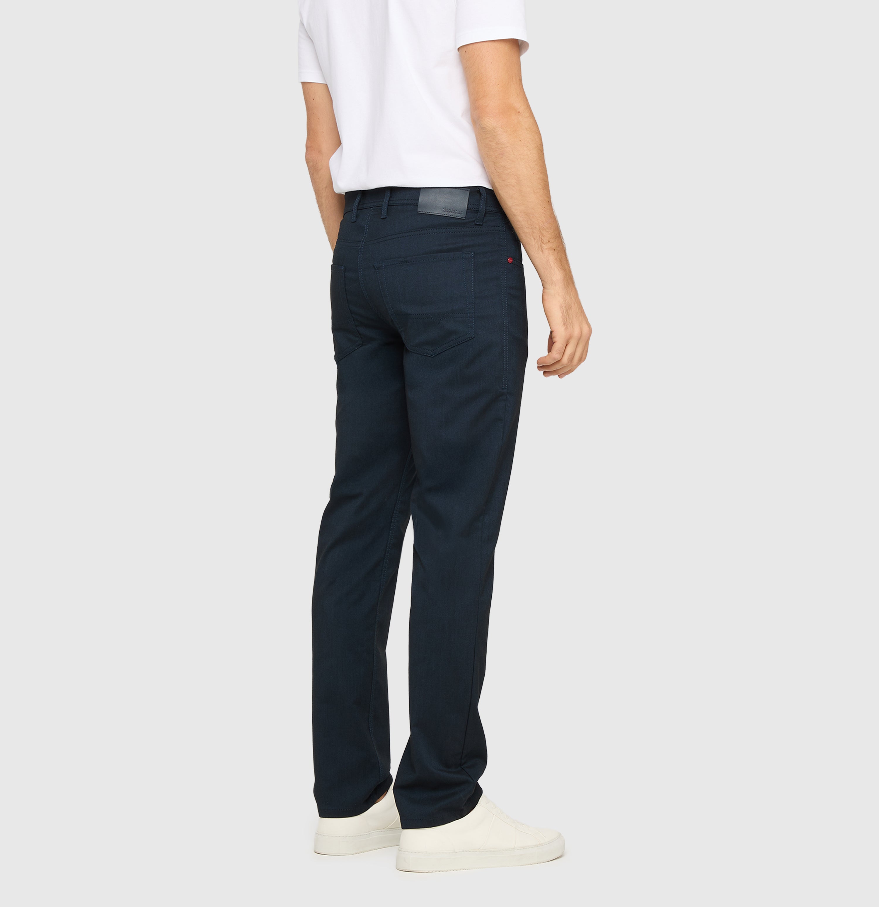Trousers in a polyester-viscose blend suitable for the office. | Arne | midnight blue | Back view of model
