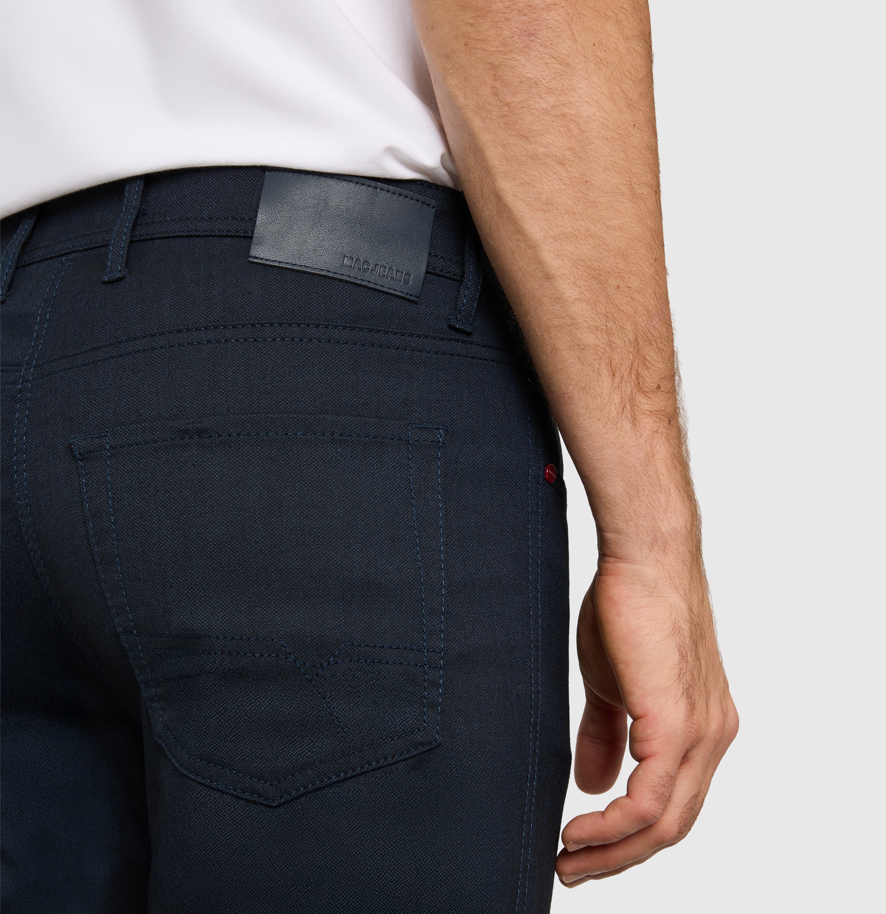 Trousers in a polyester-viscose blend suitable for the office. | Arne | midnight blue | Detailed view 2 of model
