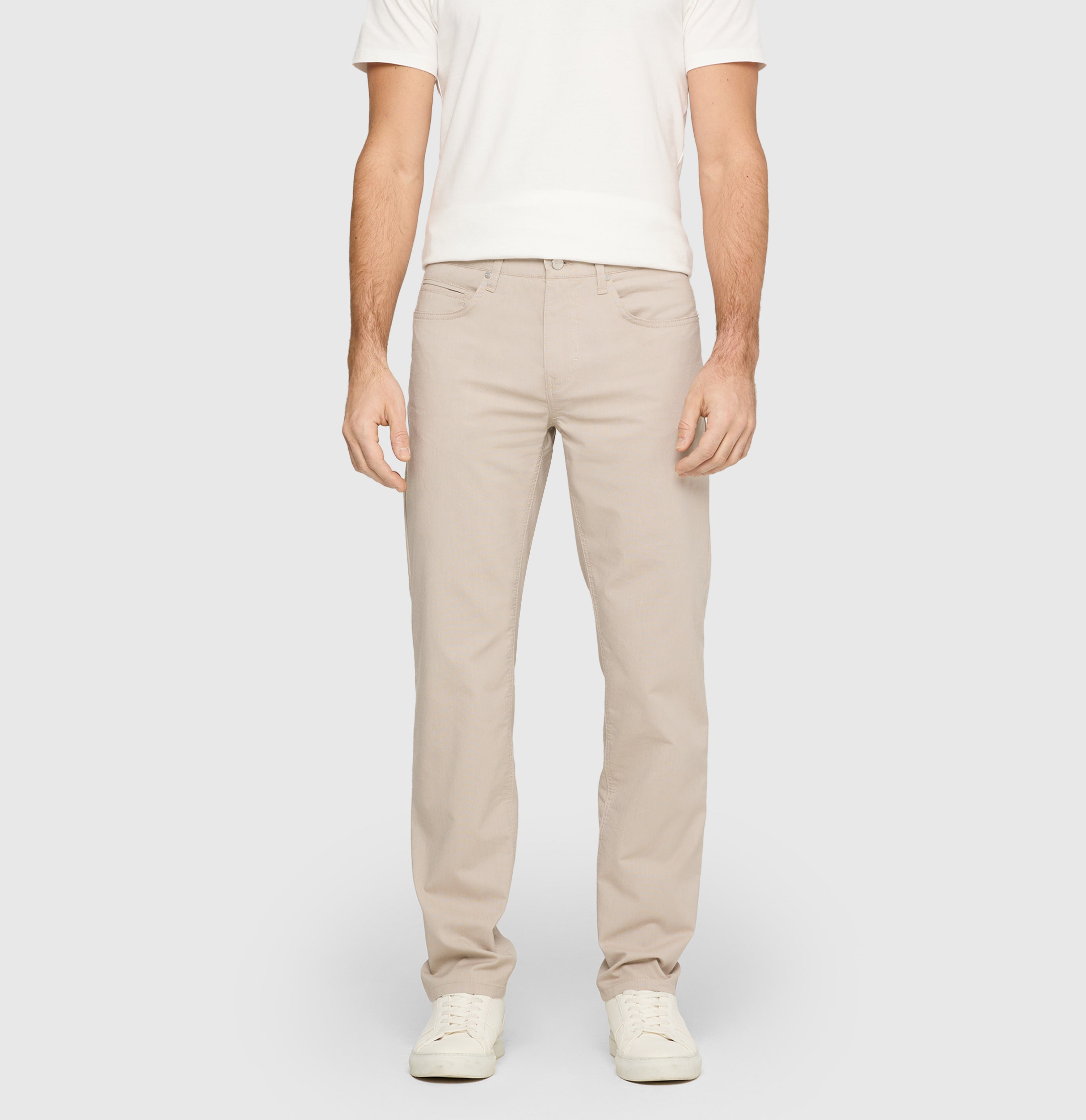 Modern fit in a light melange material. | Arne | smoothly beige | Front view of model