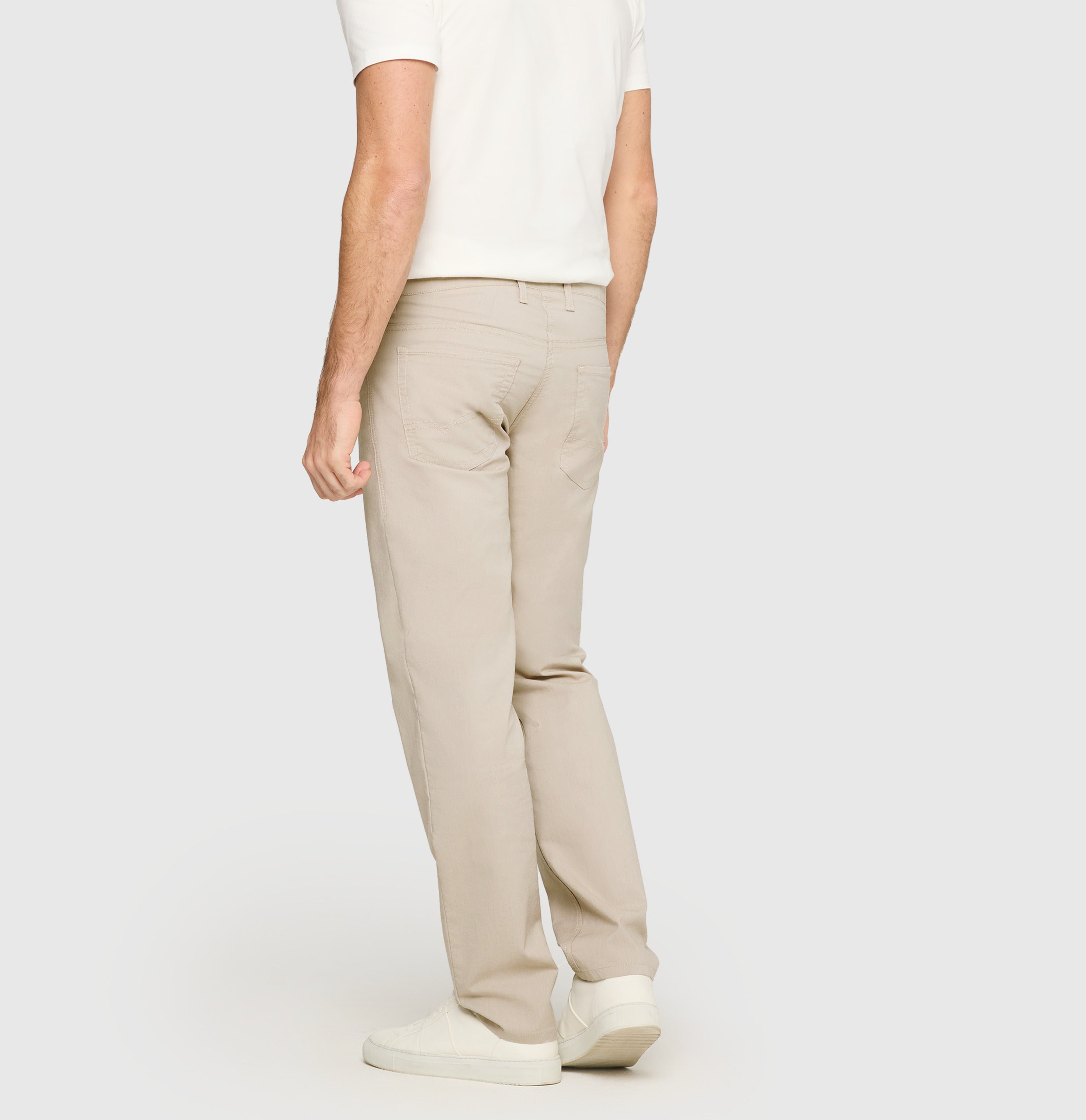 Modern fit in a light melange material. | Arne | smoothly beige | Detailed view 2 of model