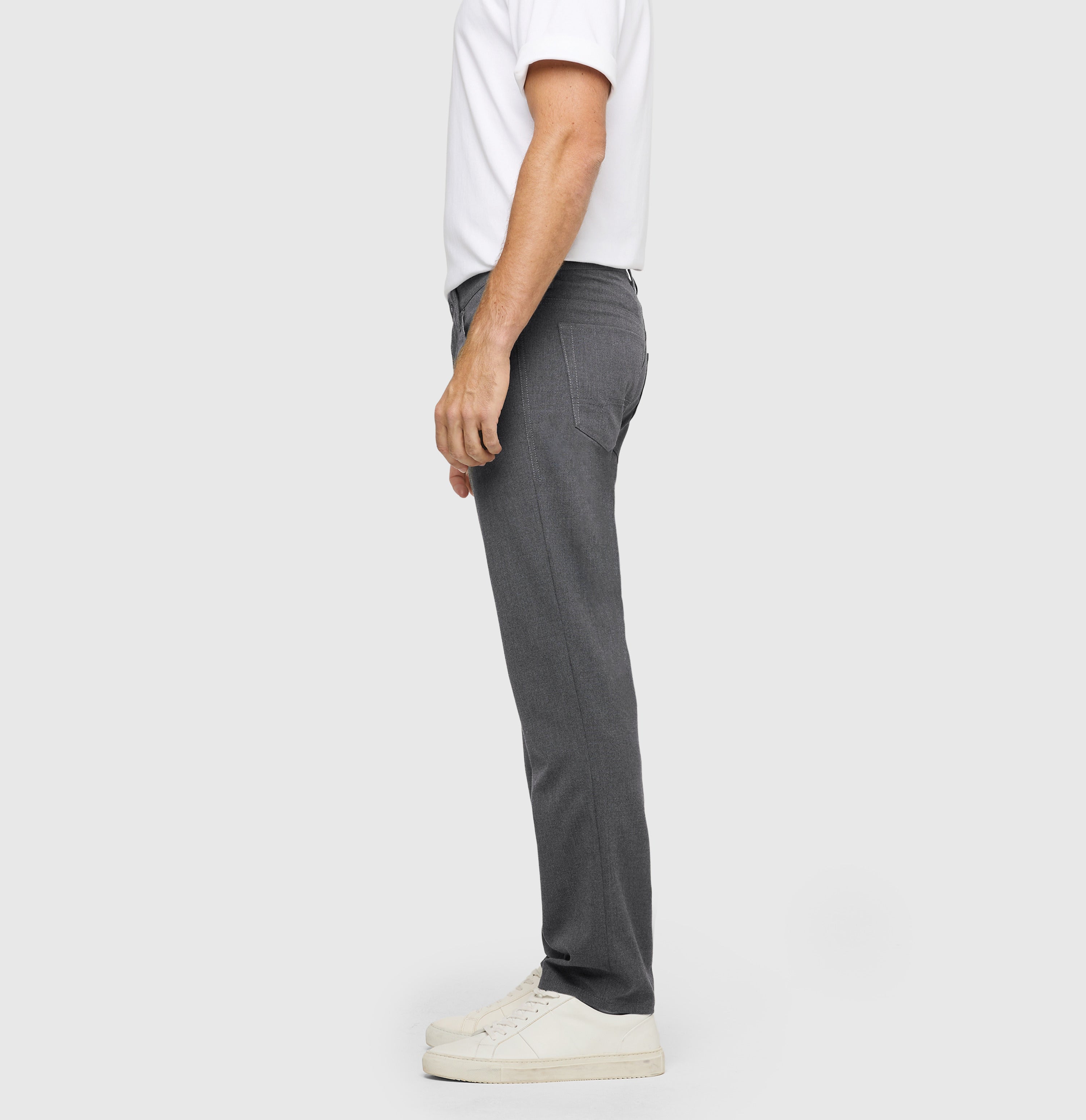 Travel trousers made of bi-stretch material, suitable for the office. | Arne Travel | dark shadow | Side view of model