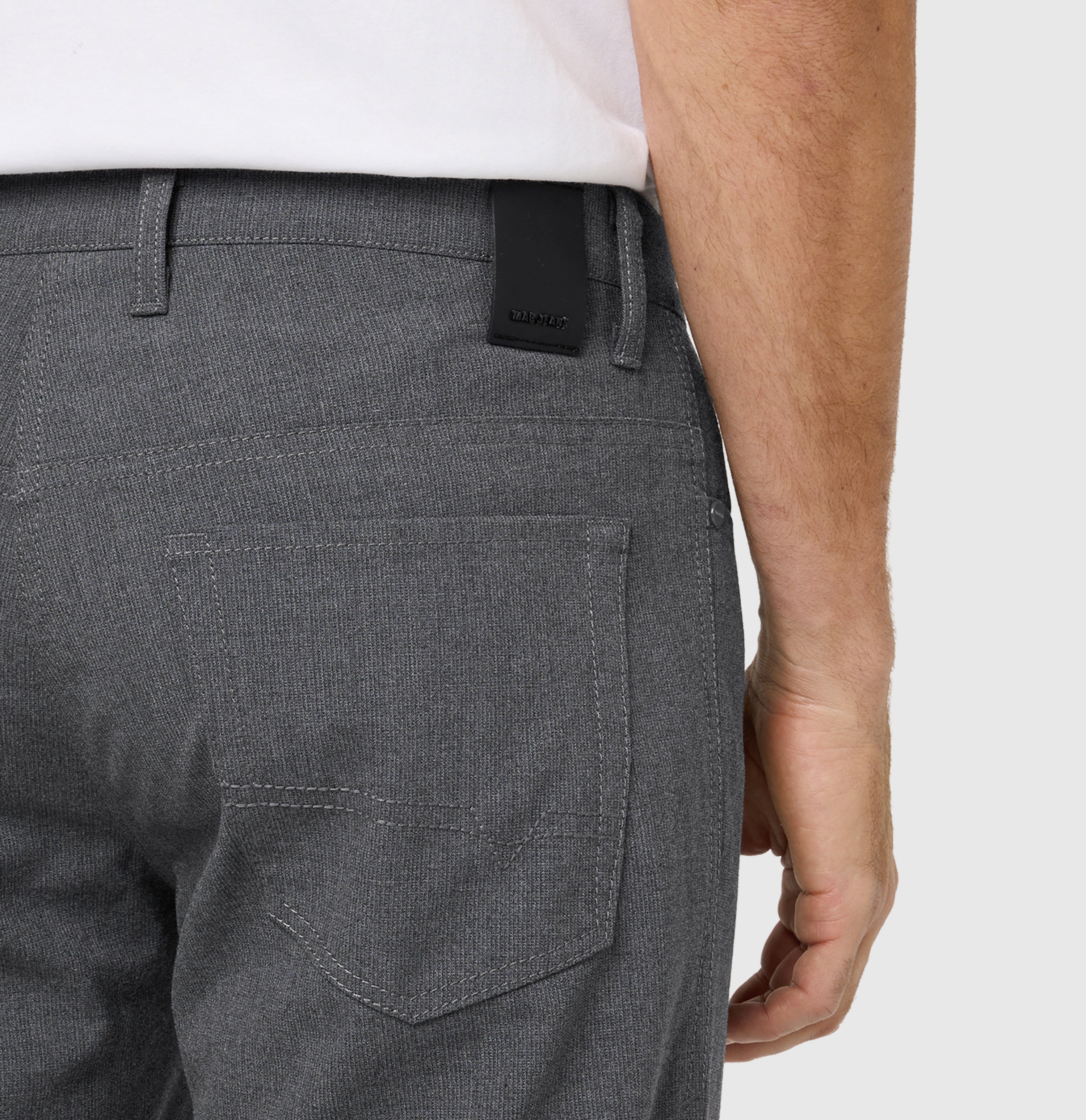 Travel trousers made of bi-stretch material, suitable for the office. | Arne Travel | dark shadow | Detailed view 2 of model