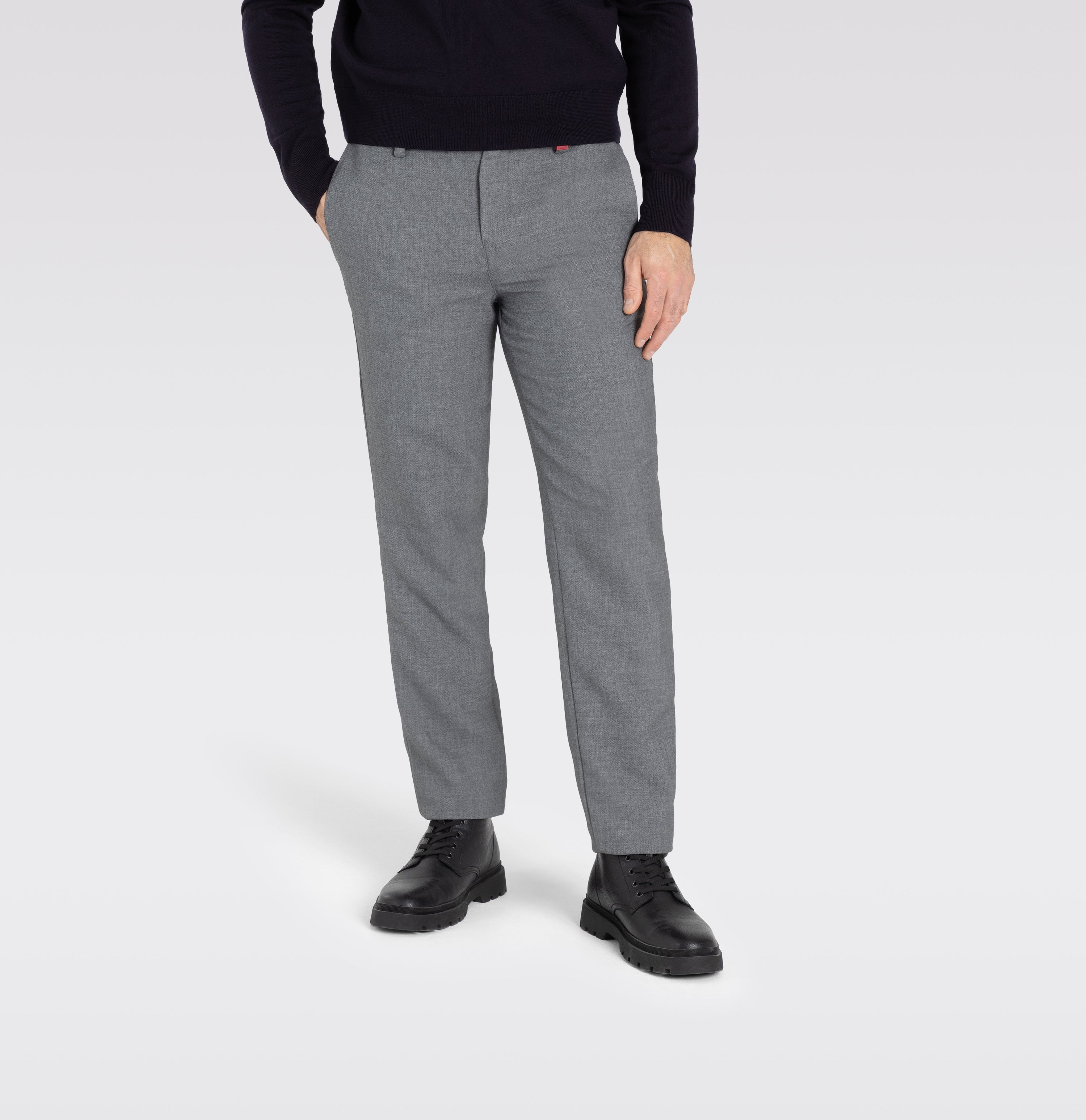 Fly & drive model from high-quality bi-stretch. | Traveller | flannel | Front view of model