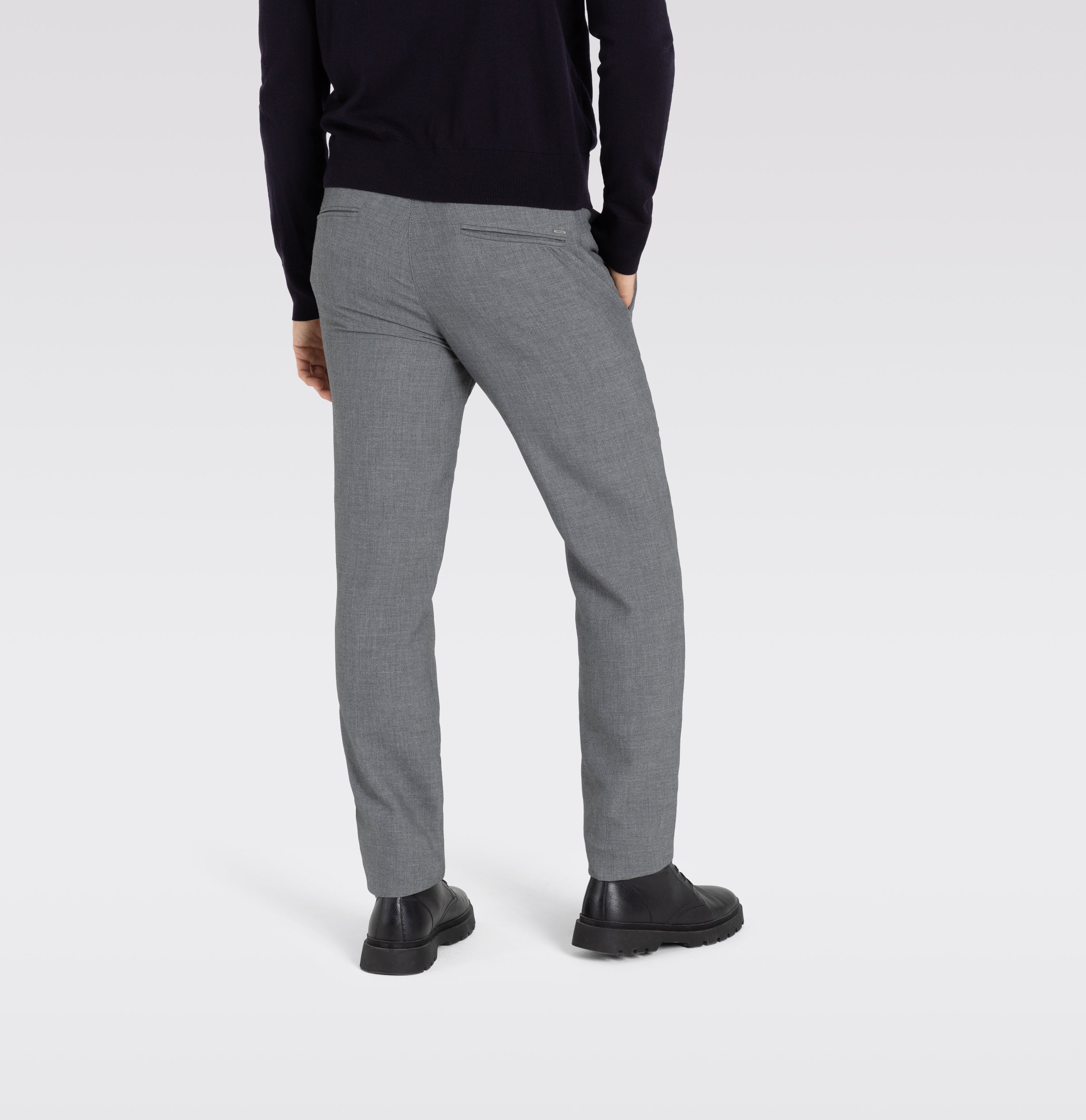 Fly & drive model from high-quality bi-stretch. | Traveller | flannel | Back view of model