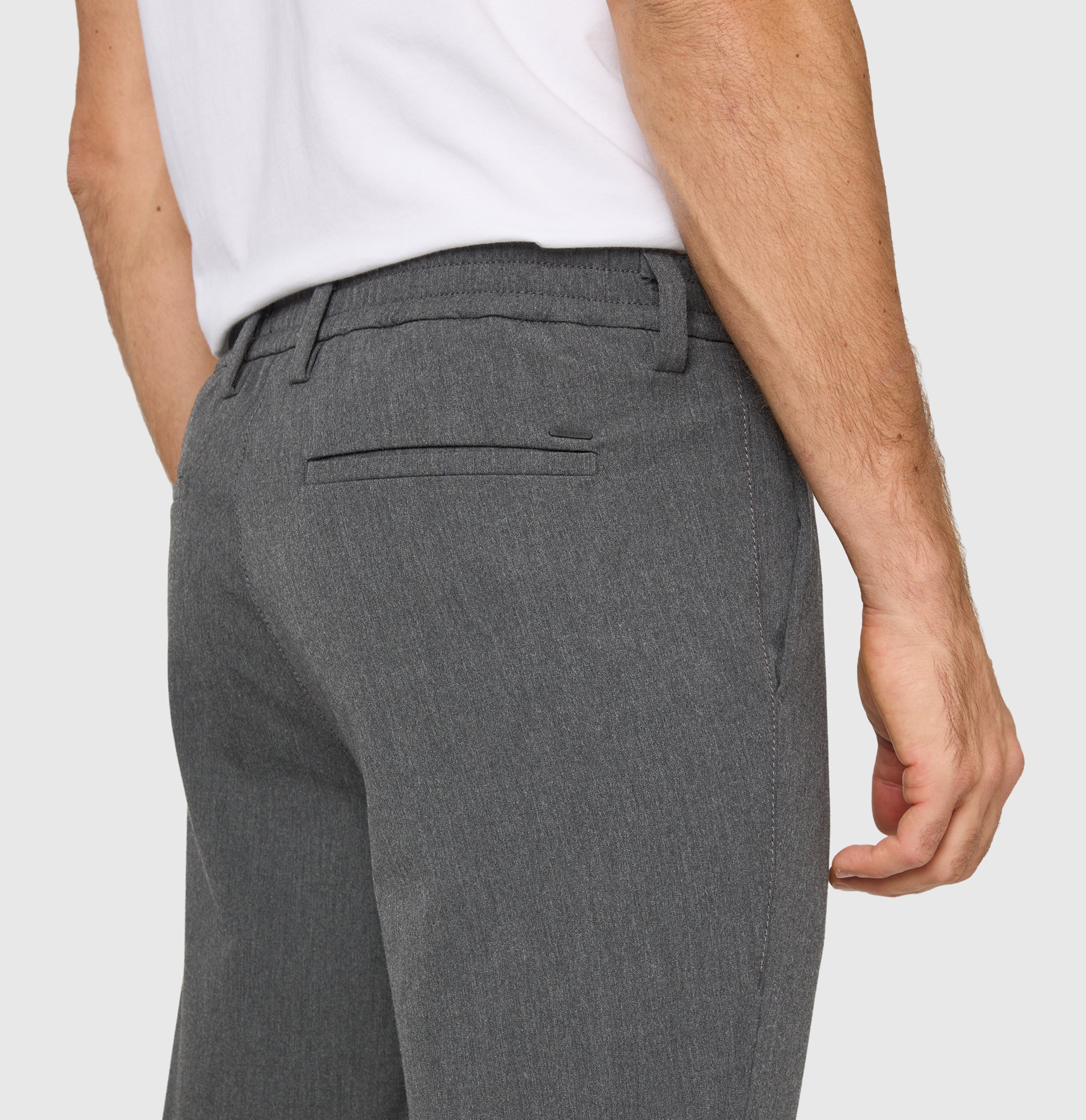 Traveller chino made of CARBONIUM® gabardine. | Traveller | grey stone | Detailed view 3 of model