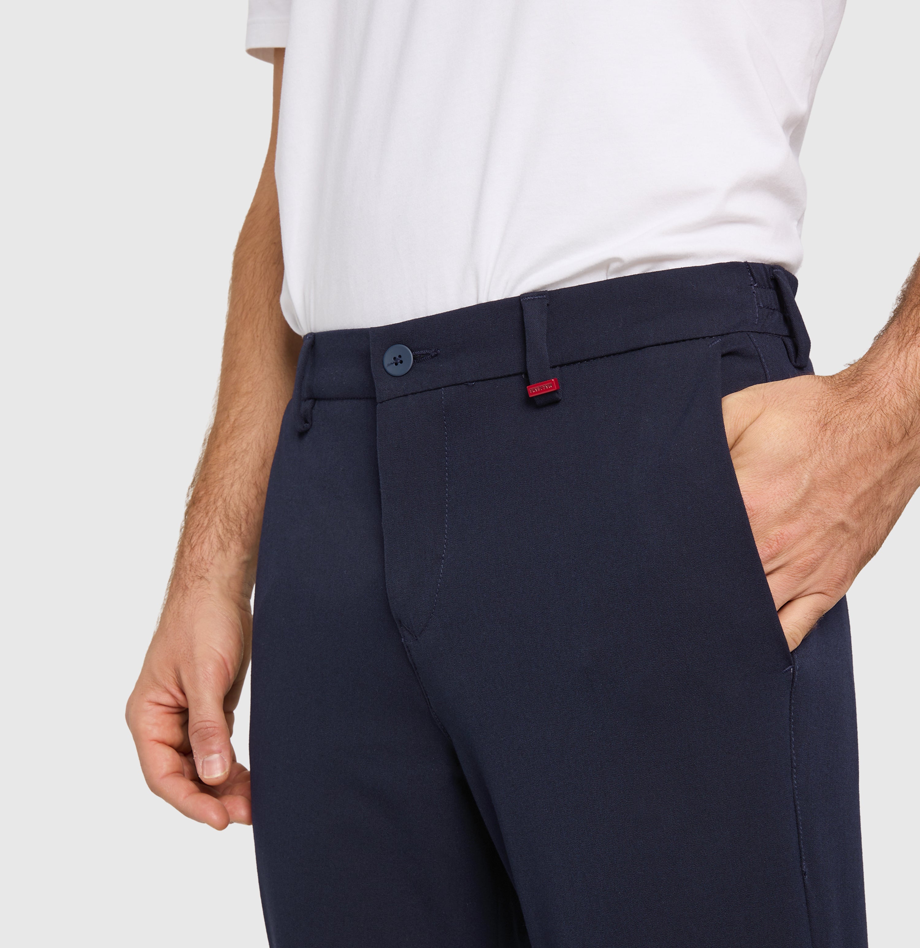 Chino traveller model made of CARBONIUM® gabardine. | Traveller | midnight blue | Detailed view 3 of model