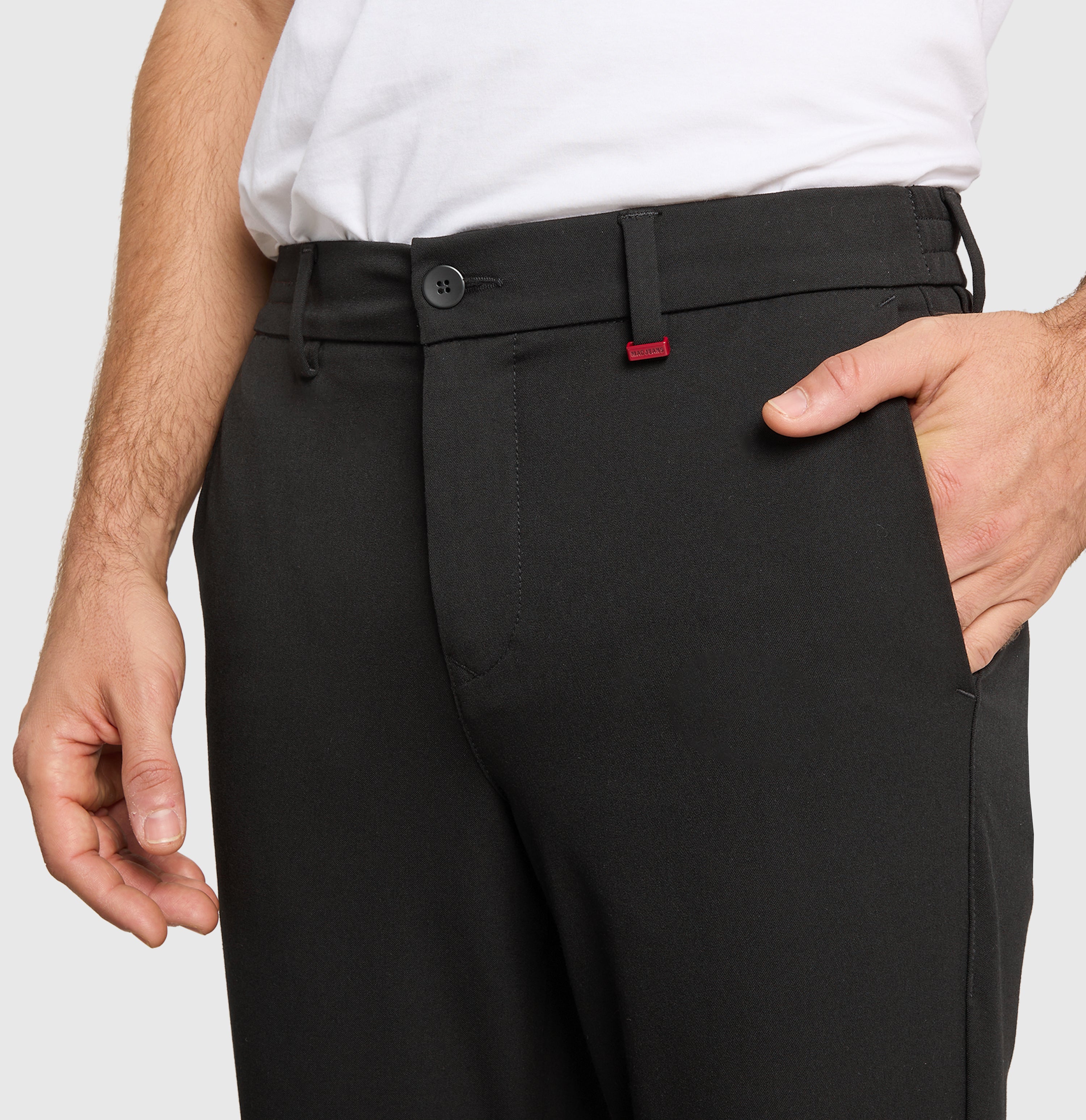 Chino traveller model made of CARBONIUM® gabardine. | Traveller | power black | Detailed view 3 of model