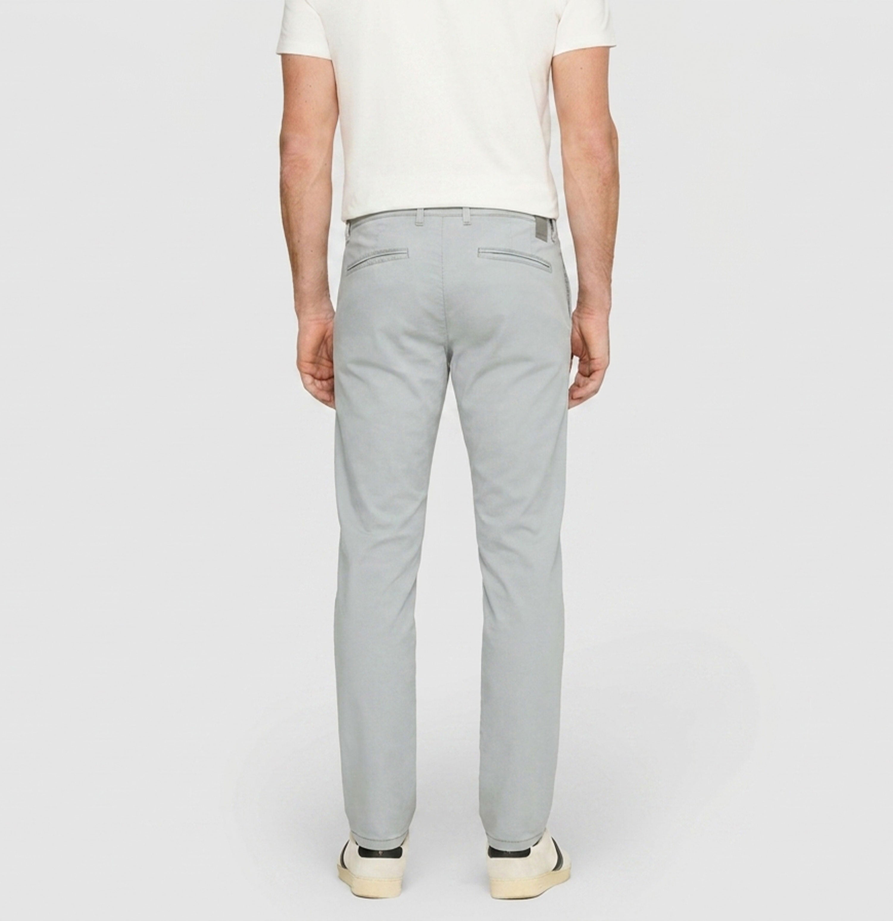 Regular trousers with discreet print. | Lennox | silver grey printed | Back view of model