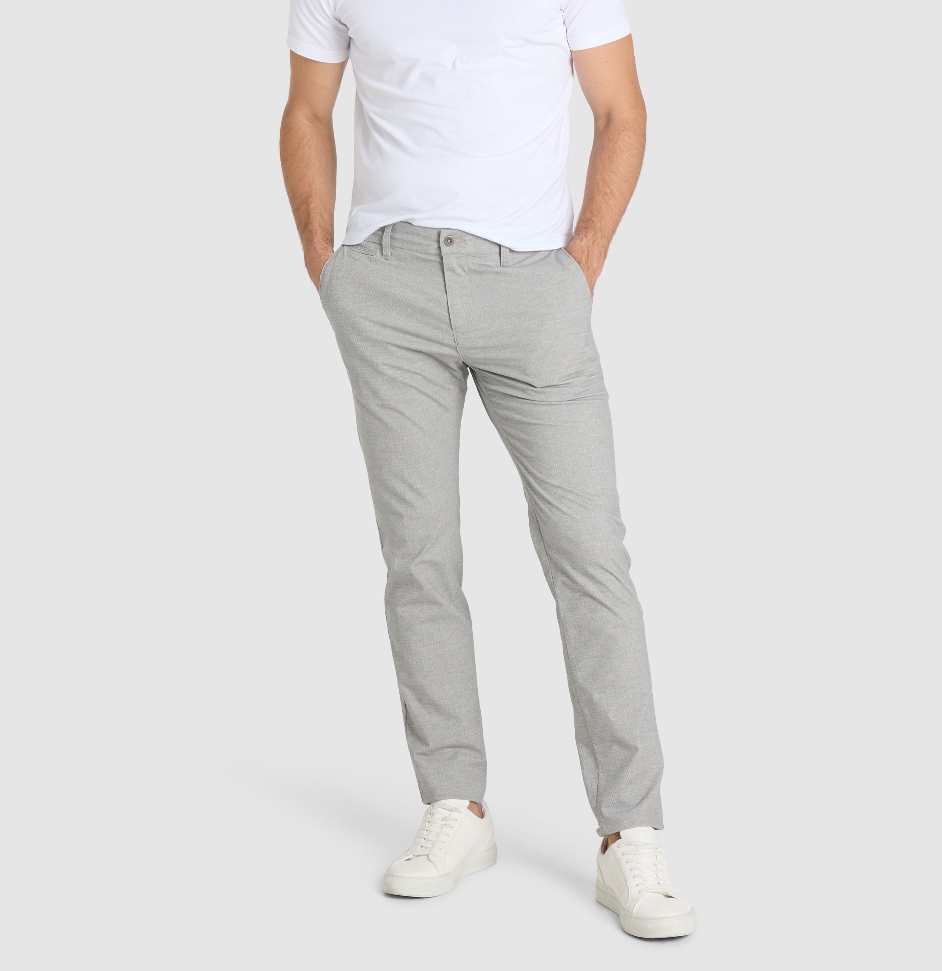 Chino in a finely patterned flannel material. | Lennox | tin printed | Front view of model