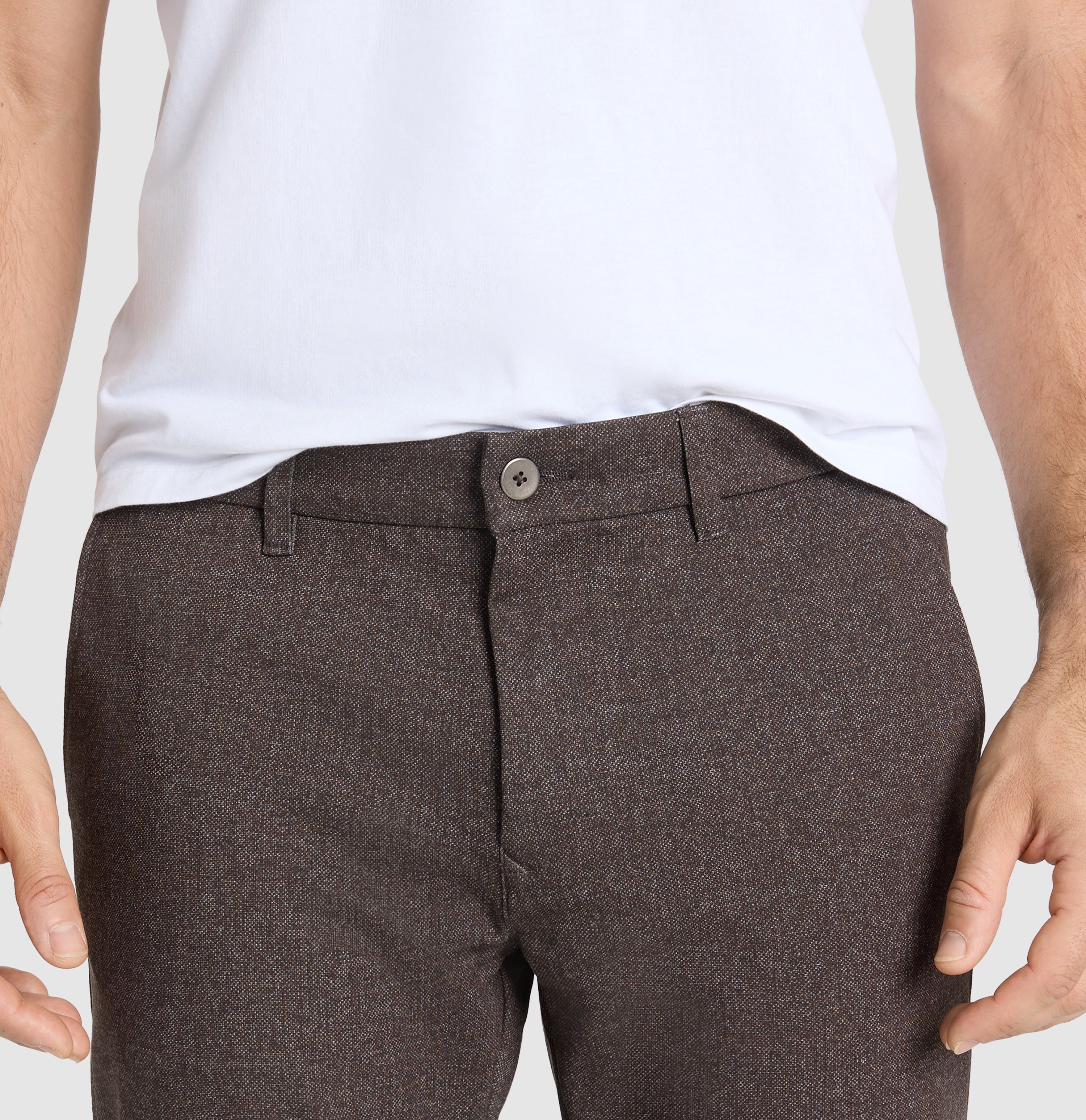 Finely patterned chino made of soft jersey. | Lennox Sport | mahagony brown printed | Side view of model