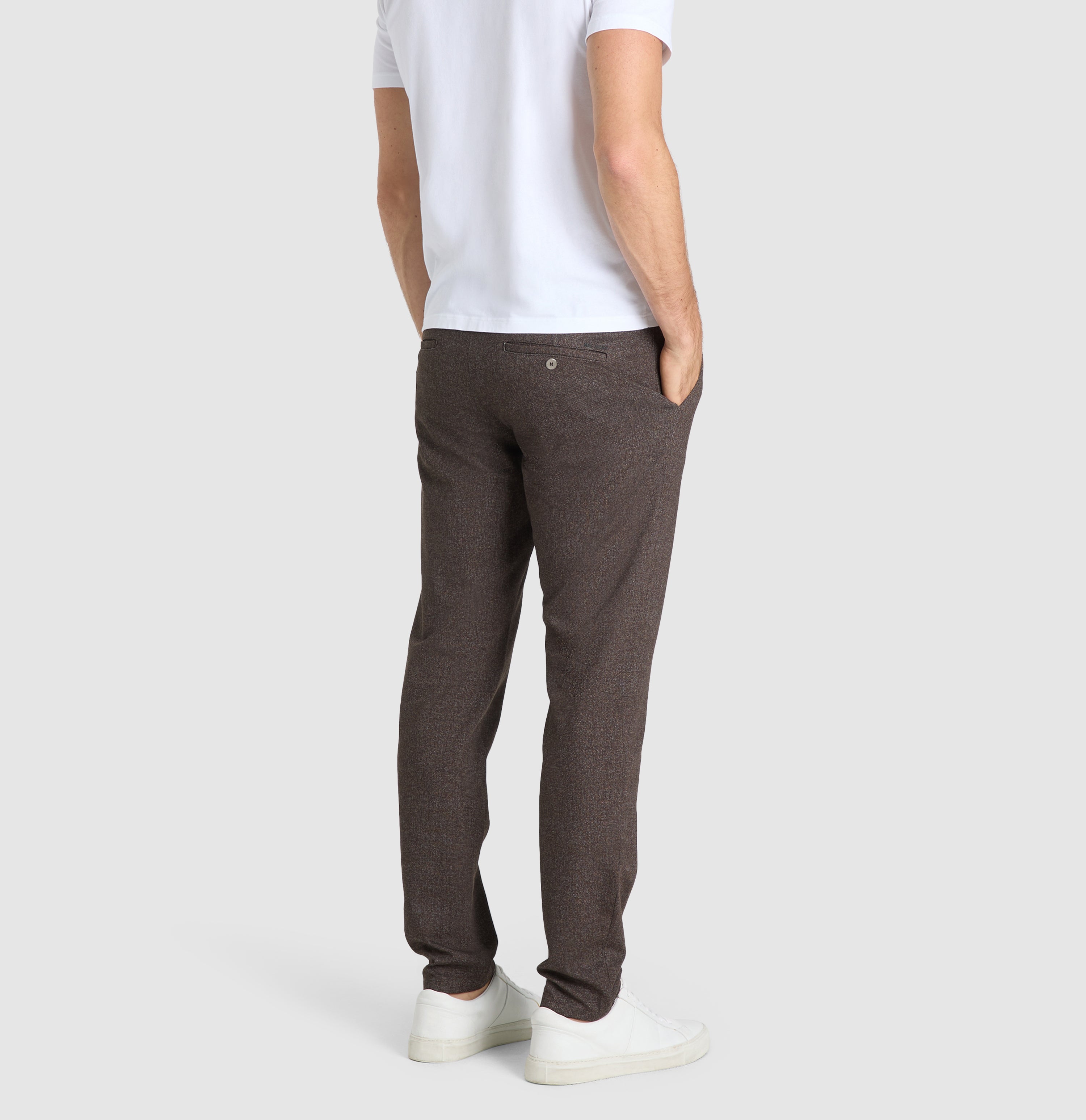 Finely patterned chino made of soft jersey. | Lennox Sport | mahagony brown printed | Detailed view 3 of model
