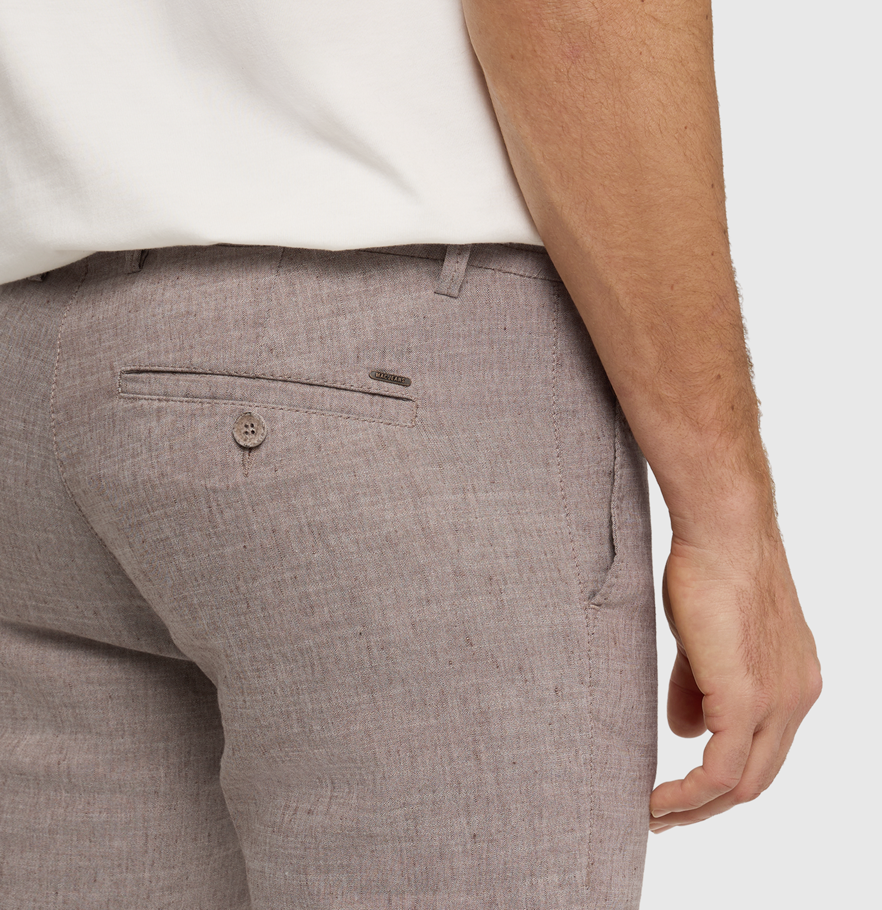 Chino in a flowing linen-viscose blend. | Lennox Sport | clay | Detailed view 2 of model