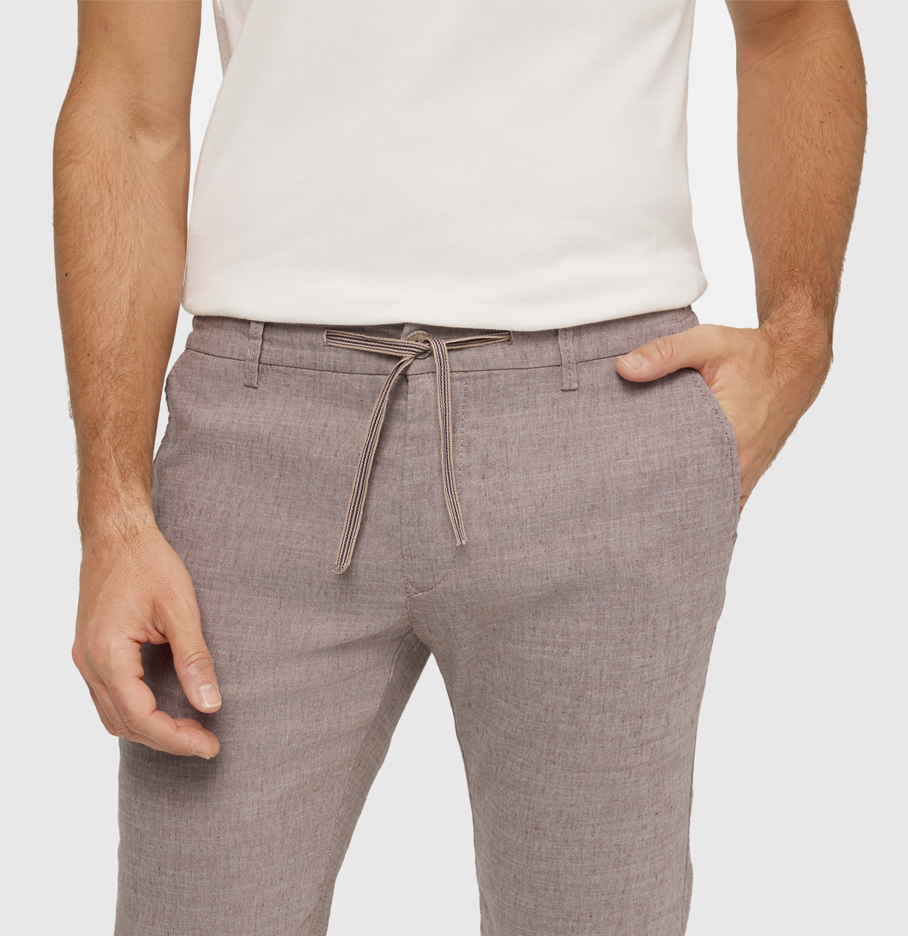 Chino in a flowing linen-viscose blend. | Lennox Sport | clay | Detailed view 3 of model