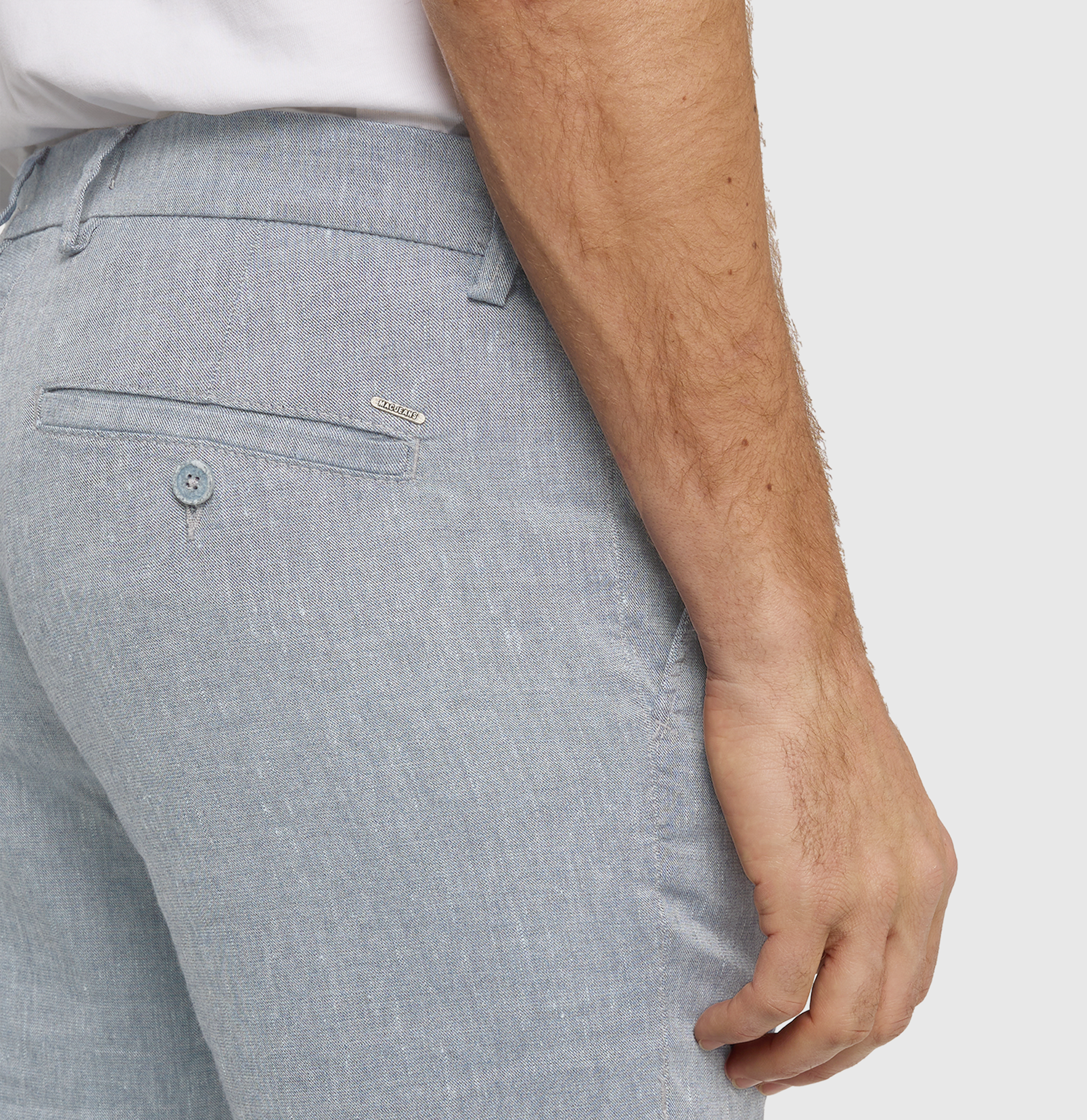 Chino in a flowing linen-viscose blend. | Lennox Sport | capri blue | Detailed view 2 of model