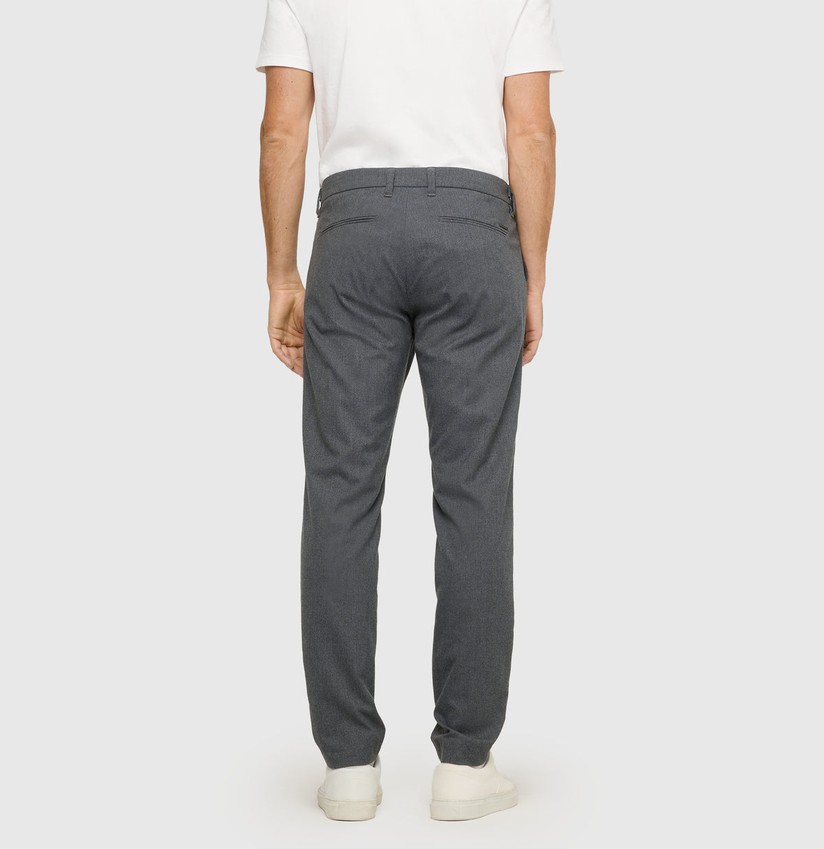 Regular chino with herringbone pattern. | Lennox | grey stone herringbone | Back view of model