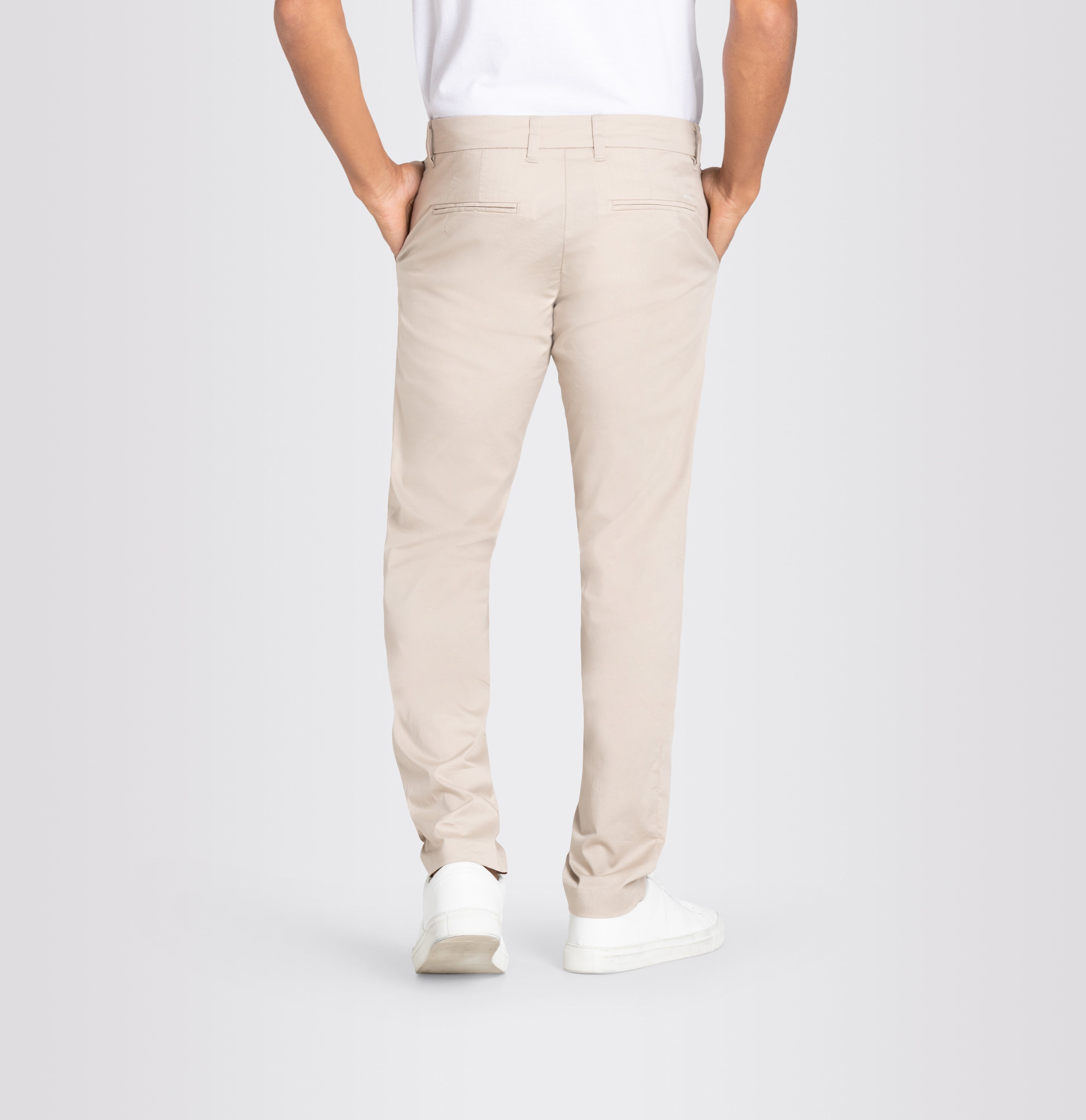 Exquisite modern fit chino in a light, cooling material. | Lennox | string | Back view of model