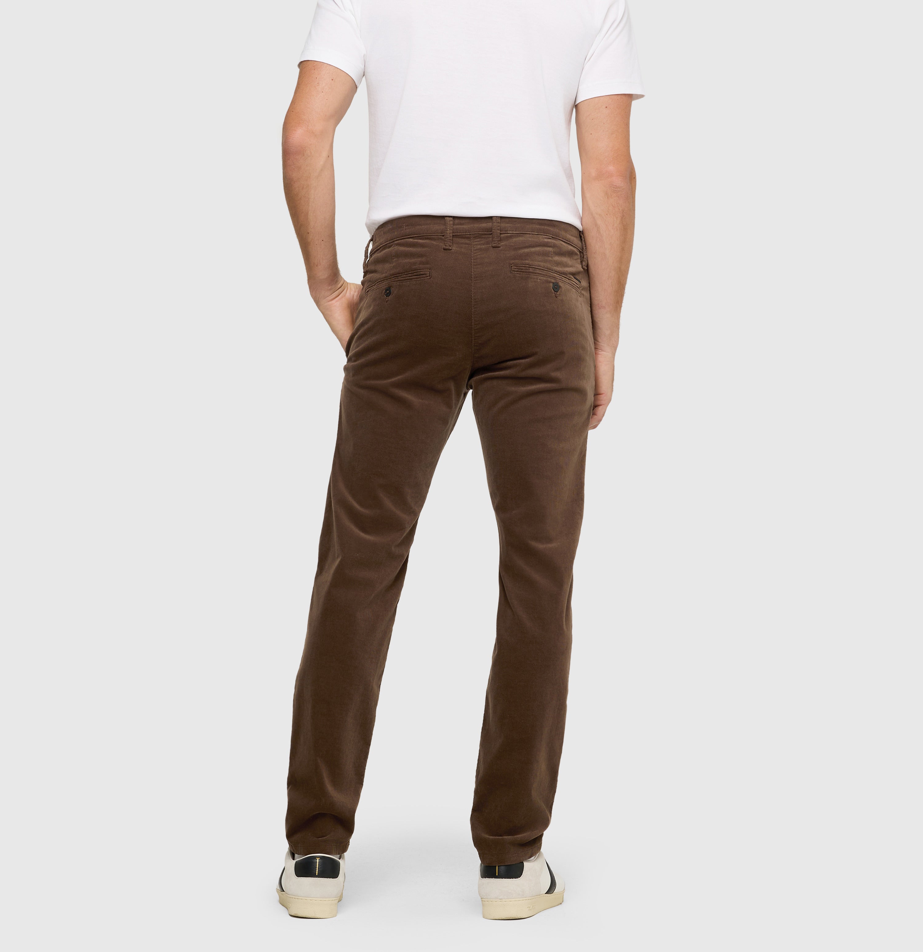 Driver chinos made of soft, fine corduroy. | Driver Pants | hot fudge | Back view of model