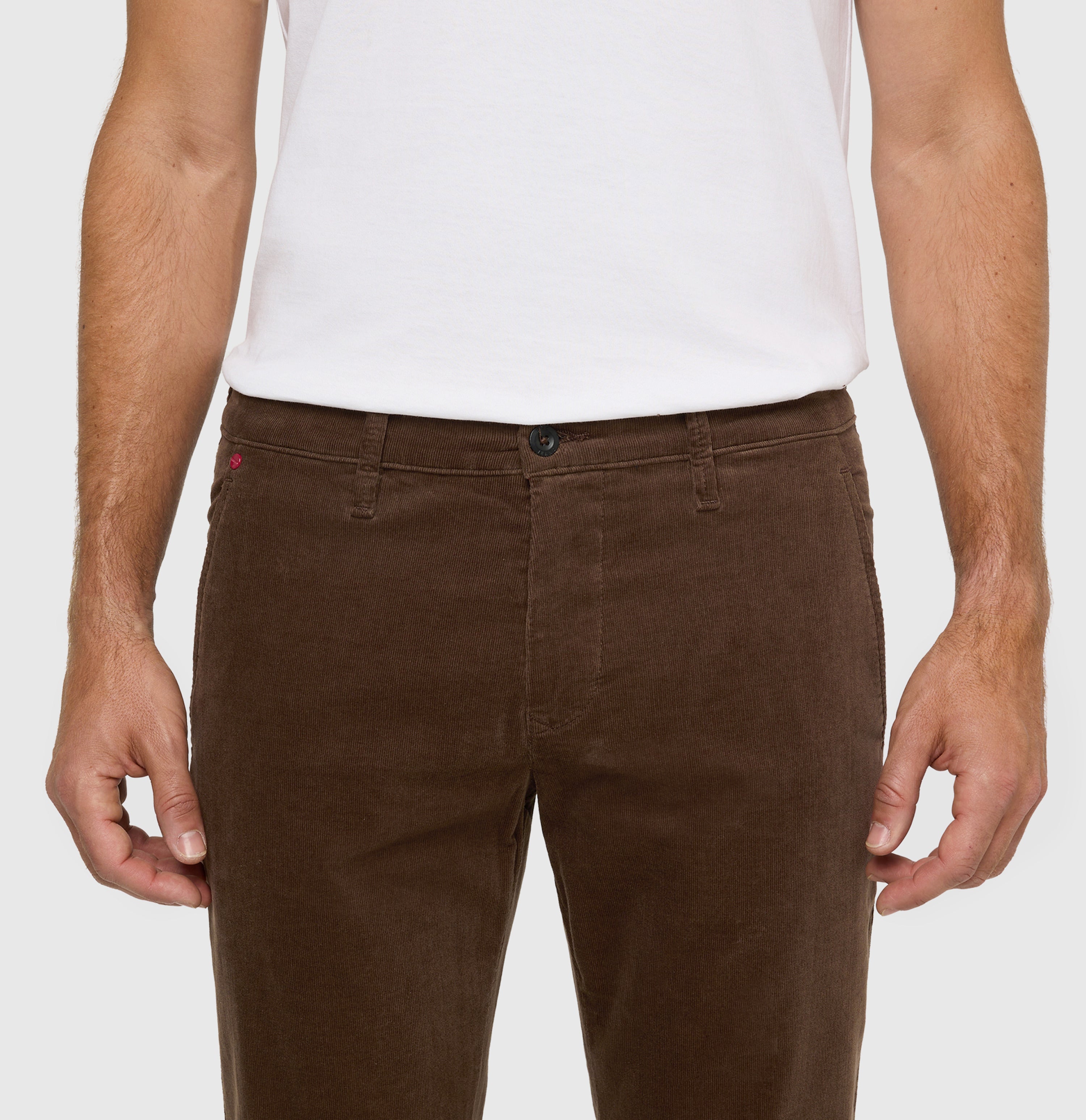 Driver chinos made of soft, fine corduroy. | Driver Pants | hot fudge | Detailed view 2 of model