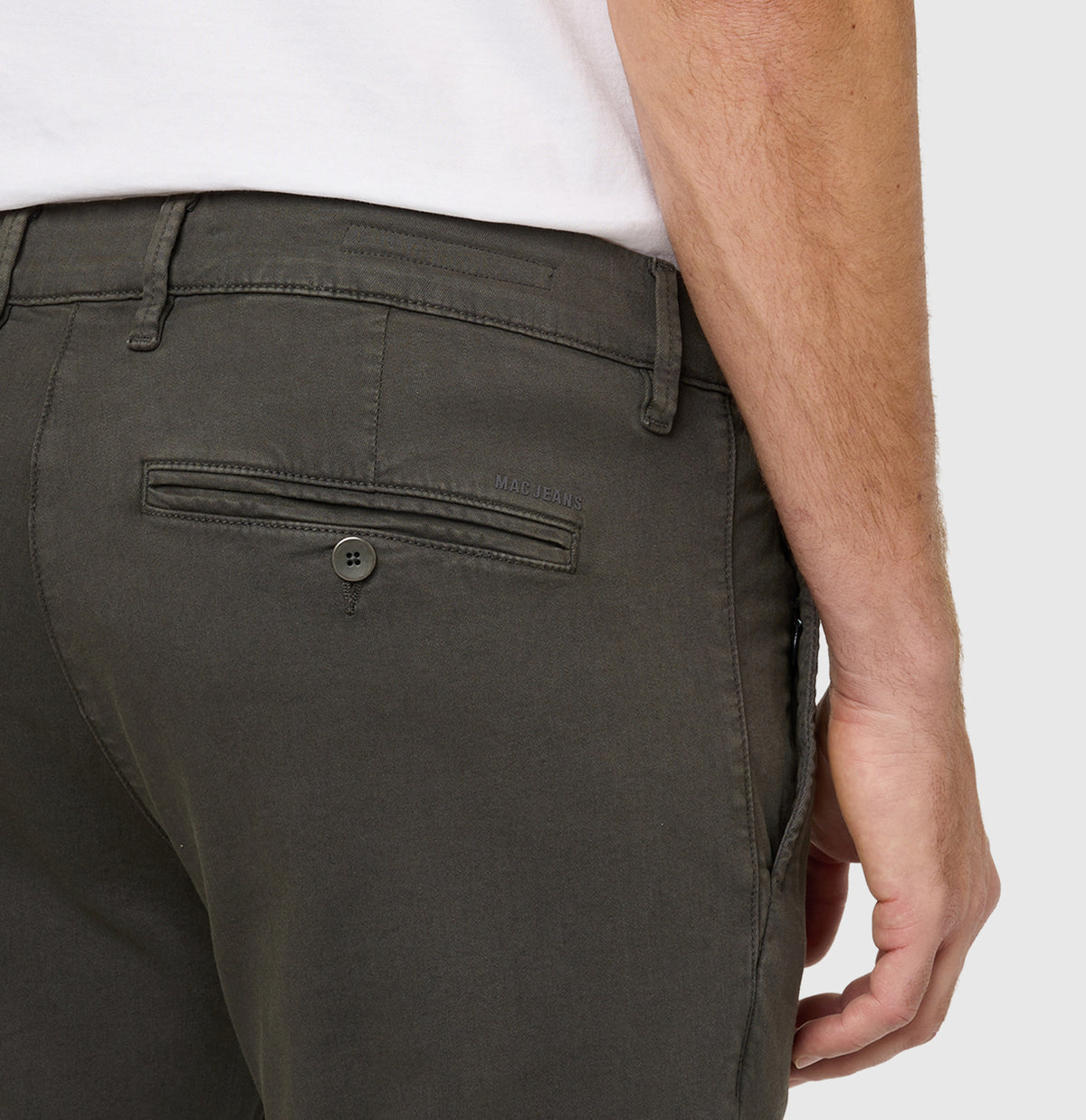Ultimate driver pants in a chino design. | Driver Pants | dark shadow | Detailed view 3 of model