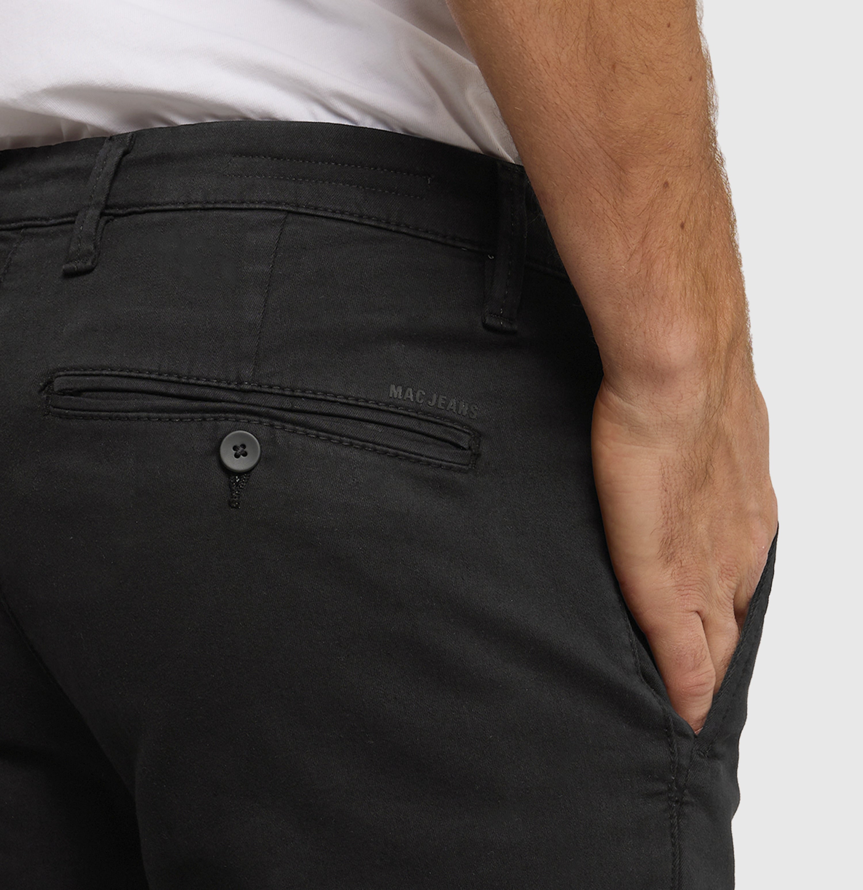 Ultimate driver pants in a chino design. | Driver Pants | black | Detailed view 2 of model