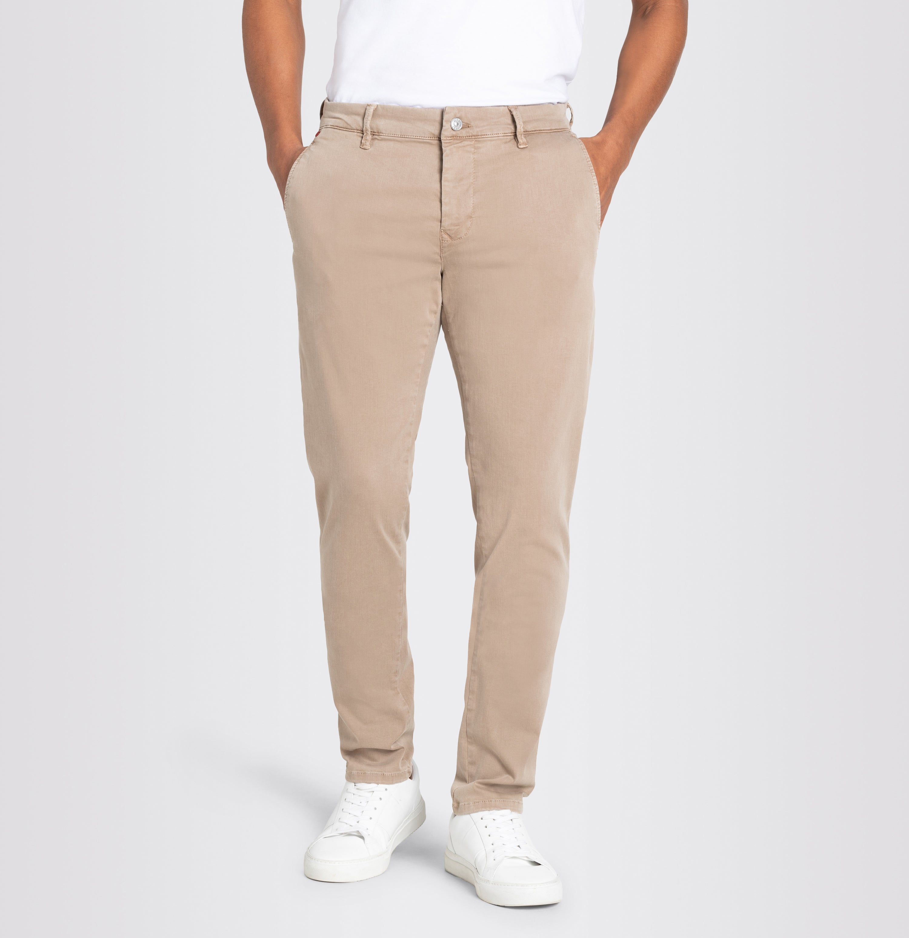 Flexible ultimate driver pants in a chino design. | Driver Pants | dune | Front view of model