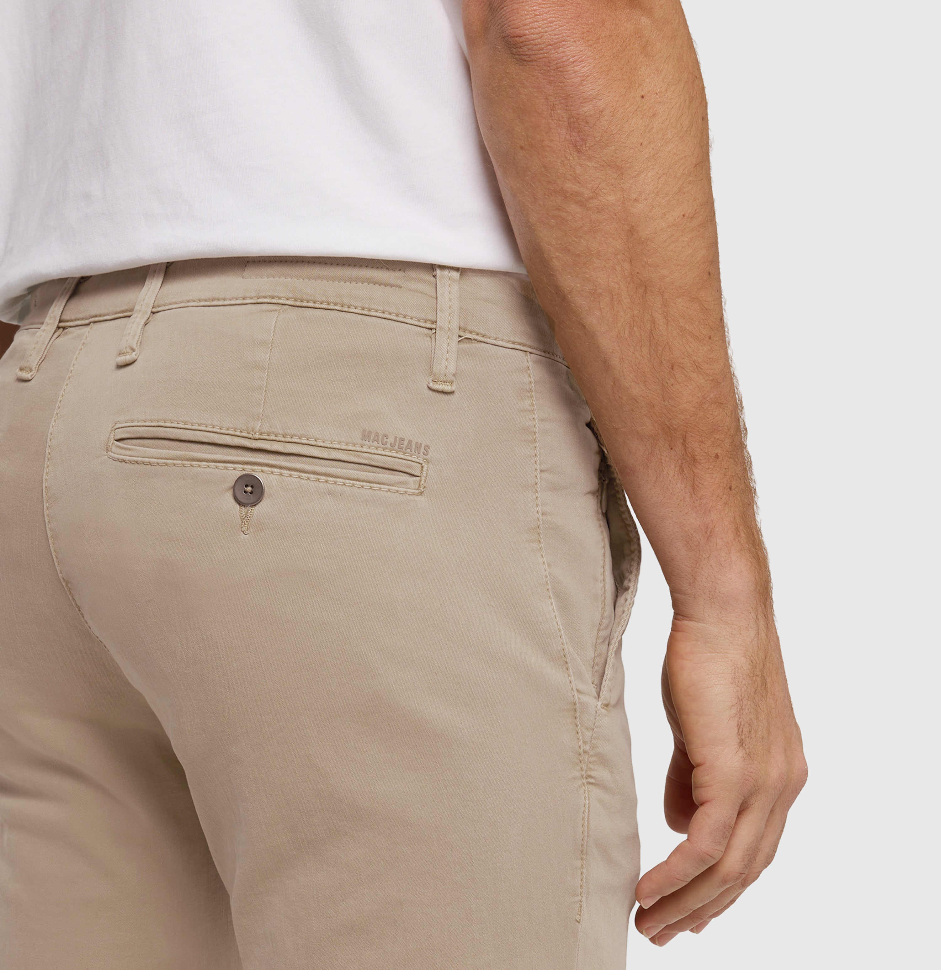 Ultimate driver pants in a chino design. | Driver Pants | dune | Detailed view 2 of model
