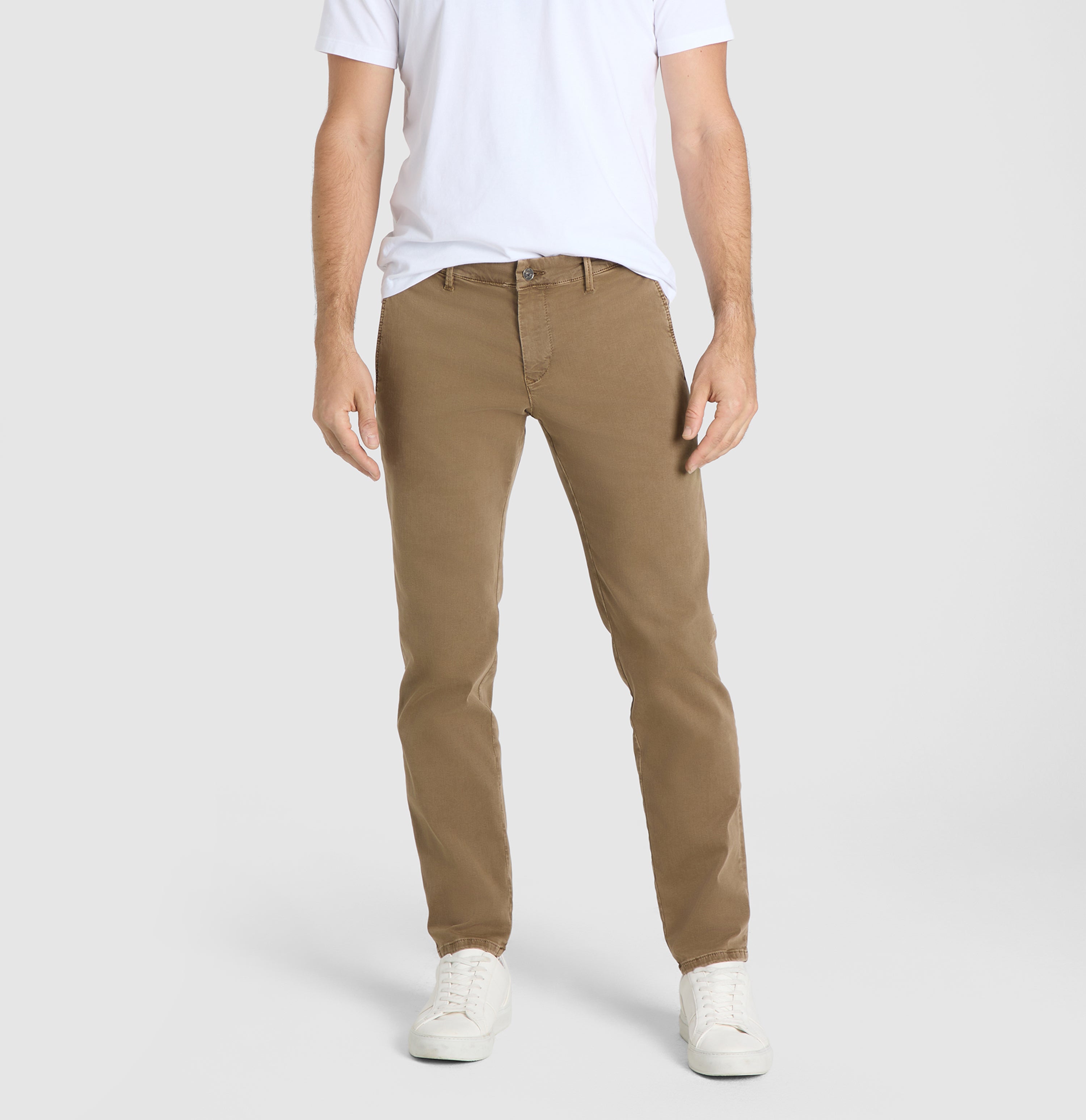 Flexible ultimate driver pants in a chino design. | Driver Pants | chocolate mousse | Front view of model