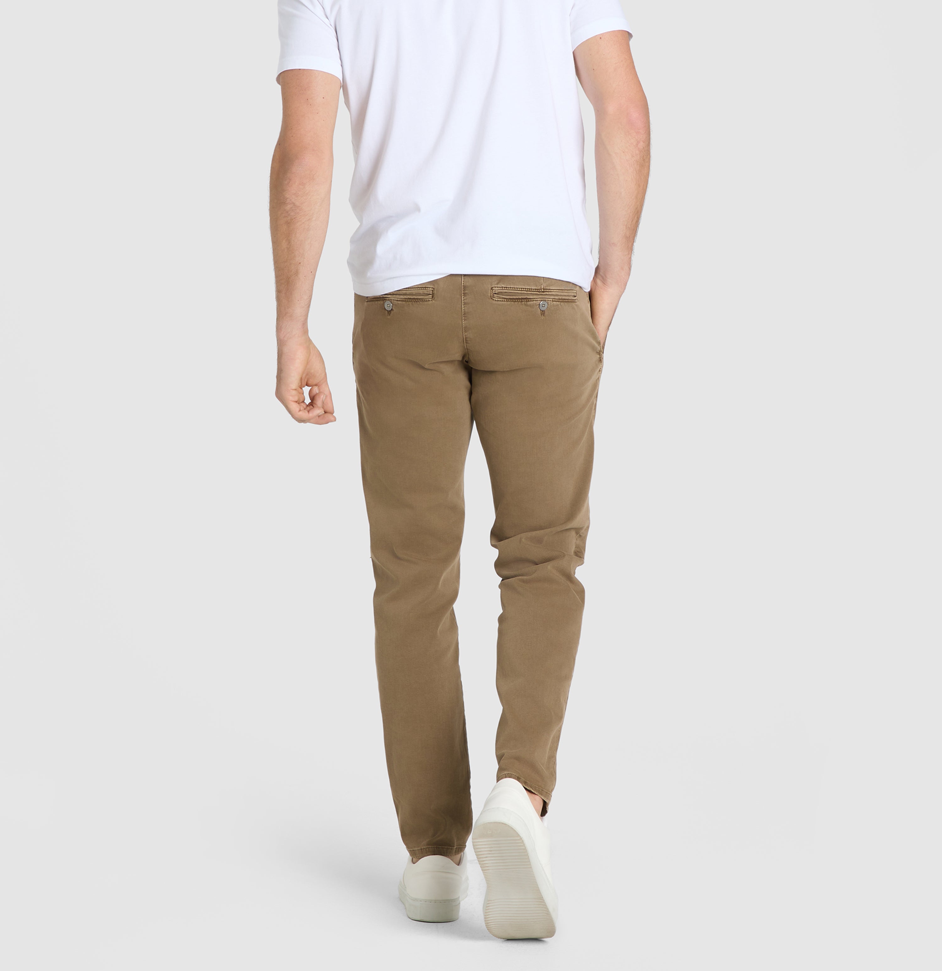 Flexible ultimate driver pants in a chino design. | Driver Pants | chocolate mousse | Back view of model