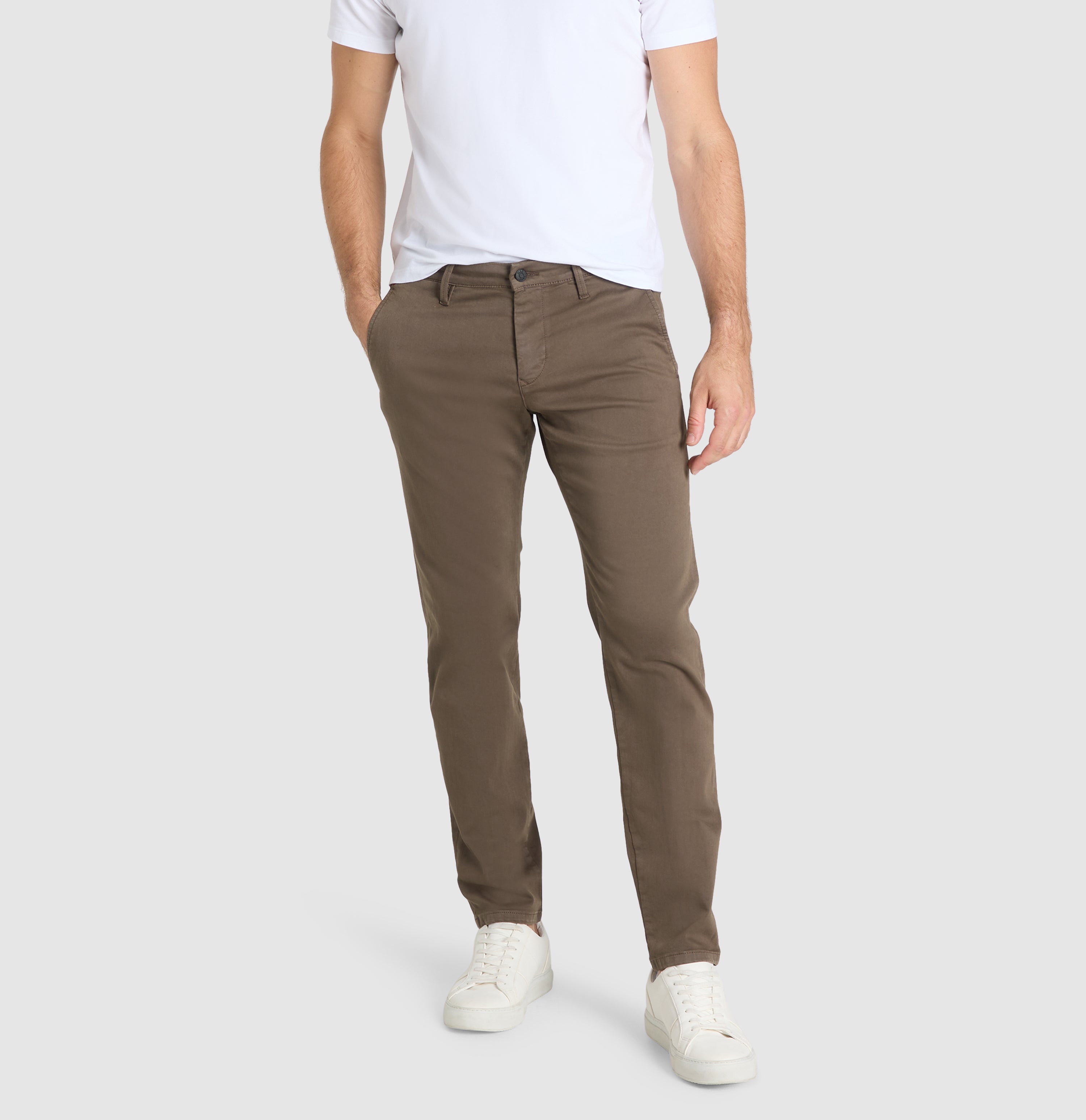 Ultimate driver pants in a chino design. | Driver Pants | chocolate brown | Front view of model