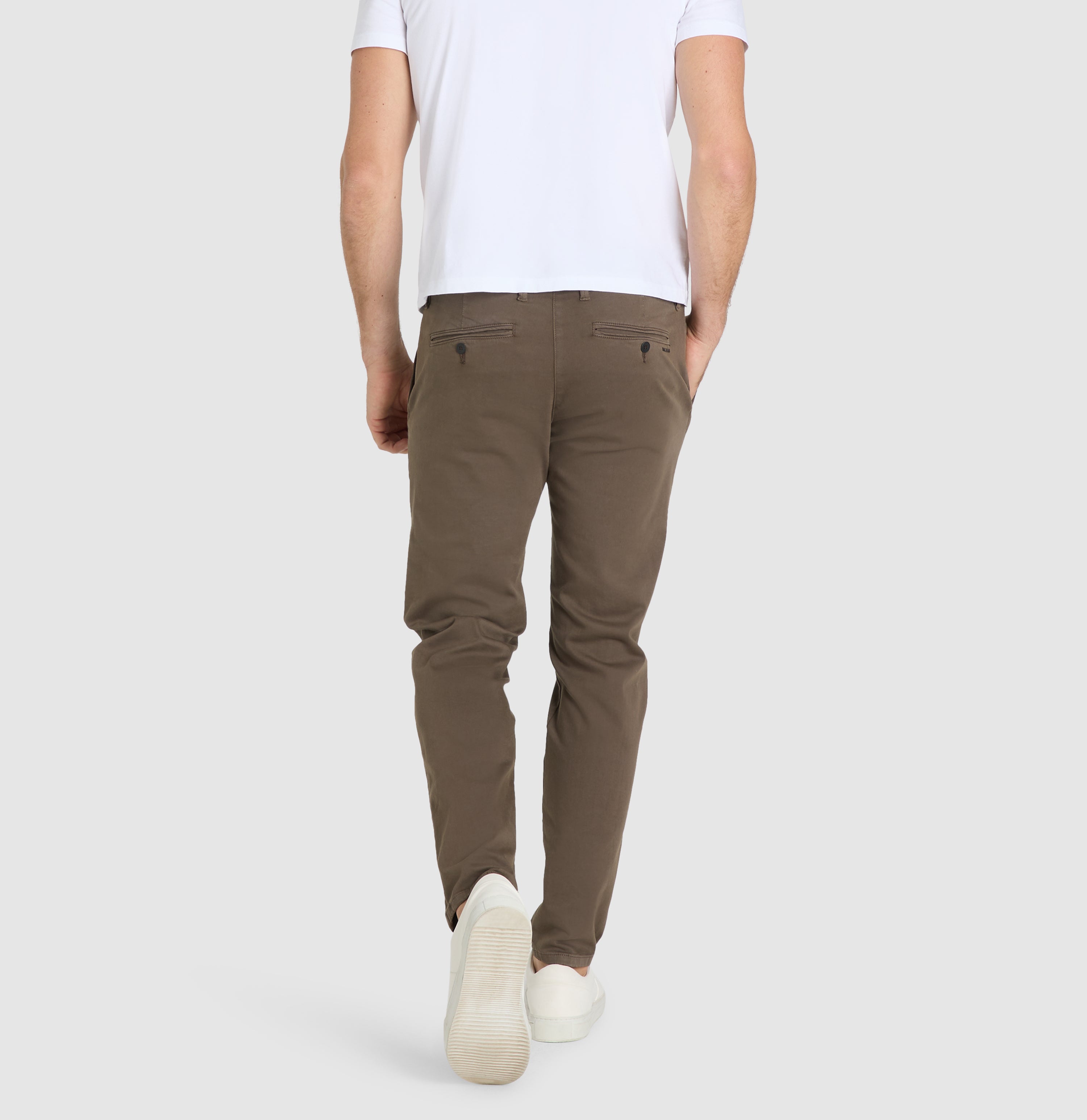 Ultimate driver pants in a chino design. | Driver Pants | chocolate brown | Back view of model