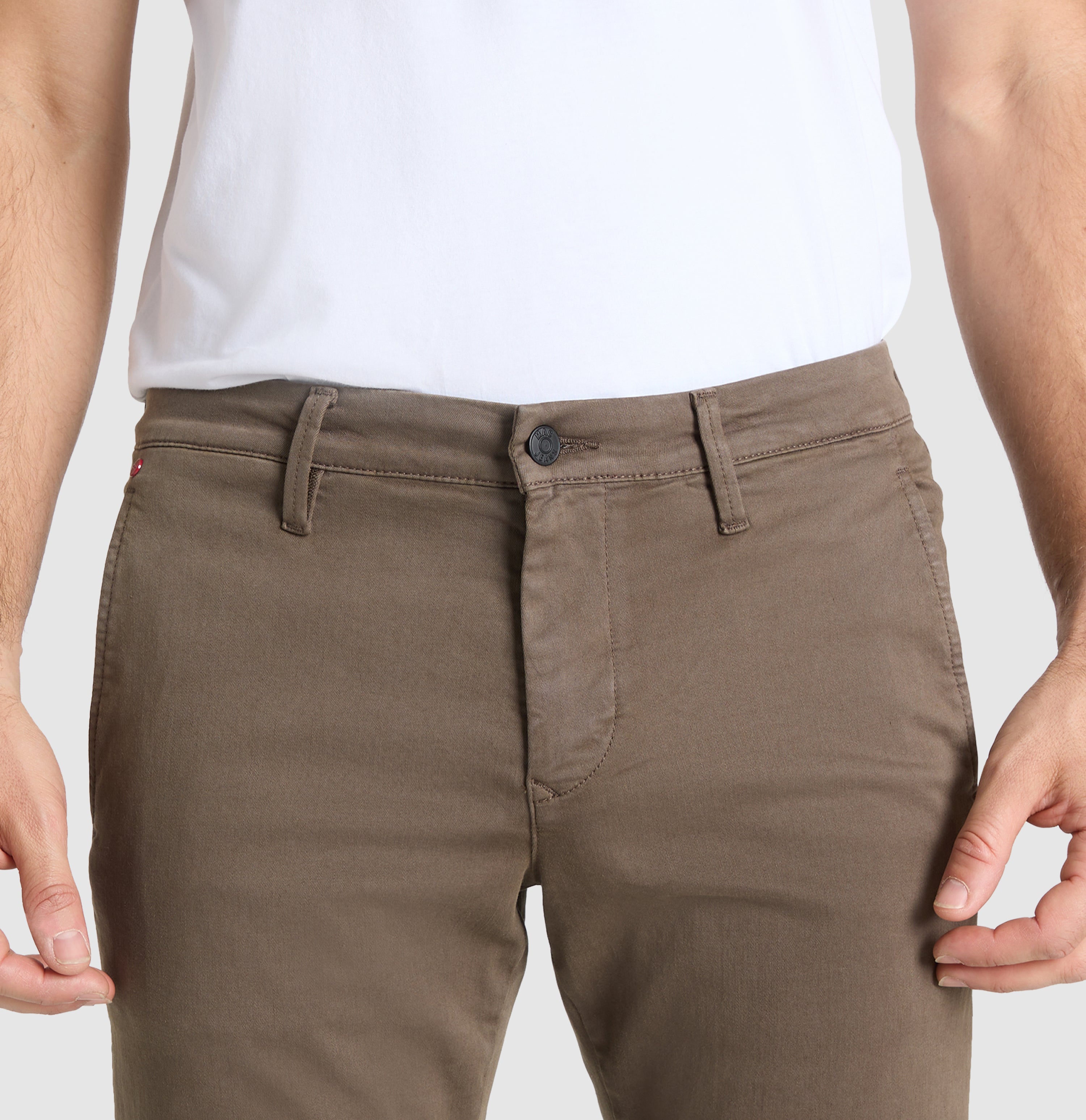 Ultimate driver pants in a chino design. | Driver Pants | chocolate brown | Side view of model