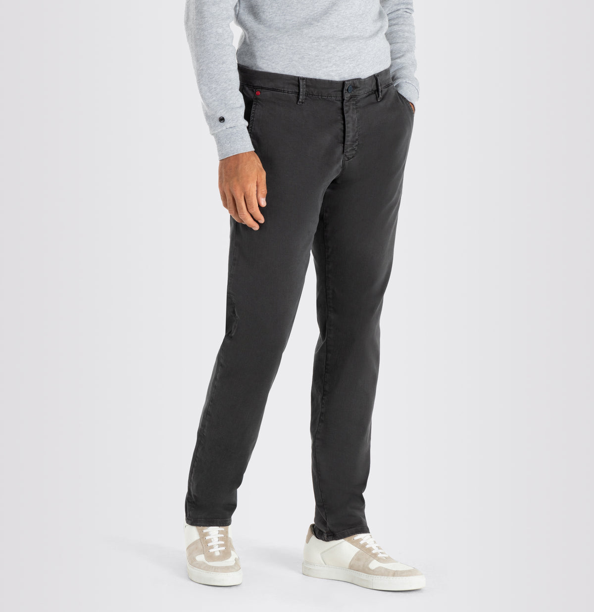 Ultimate driver pants in a chino design. | Driver Pants | deep brown | Front view of model