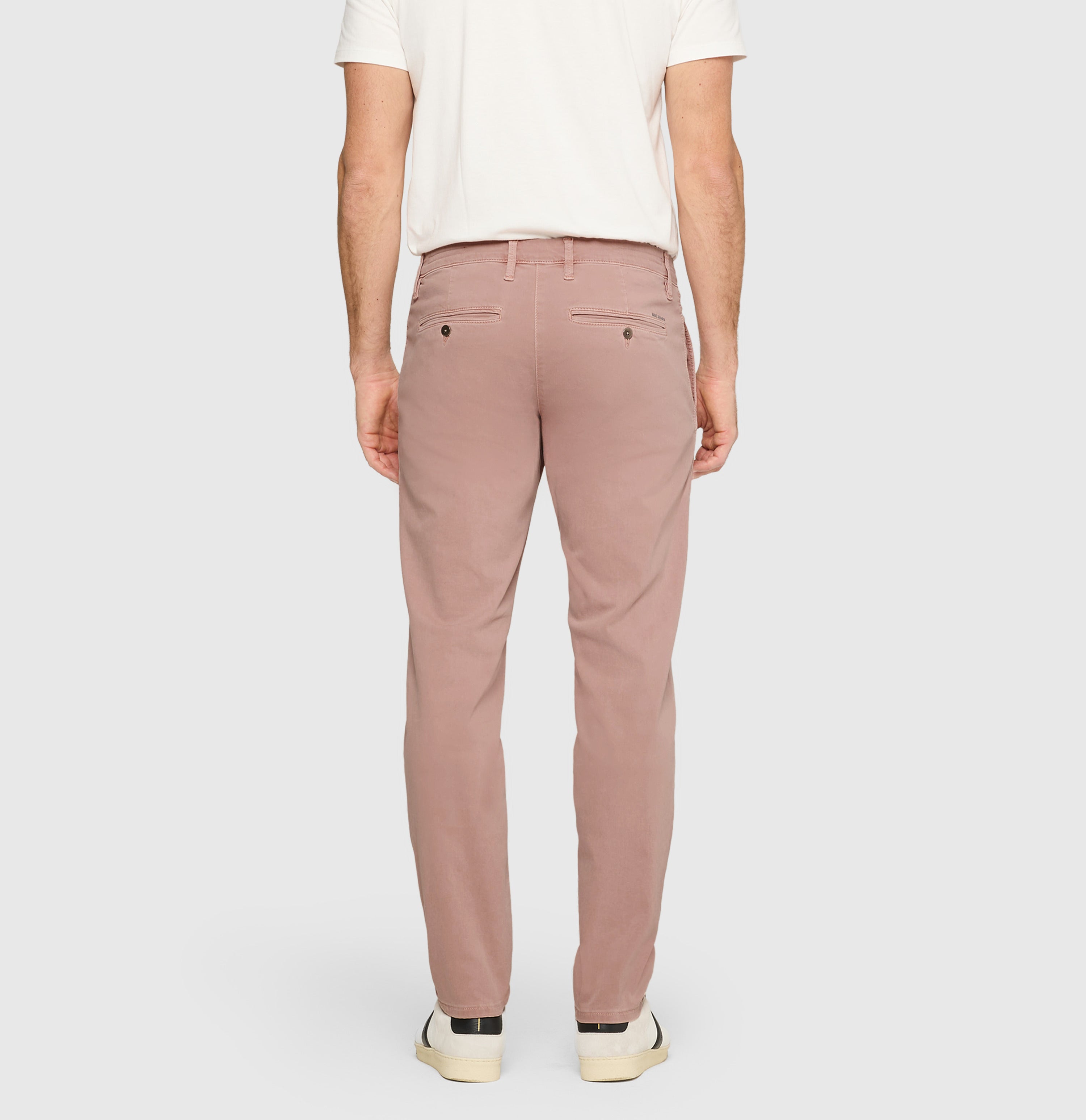 Ultimate driver pants in a chino design. | Driver Pants | ash rose | Detailed view 2 of model
