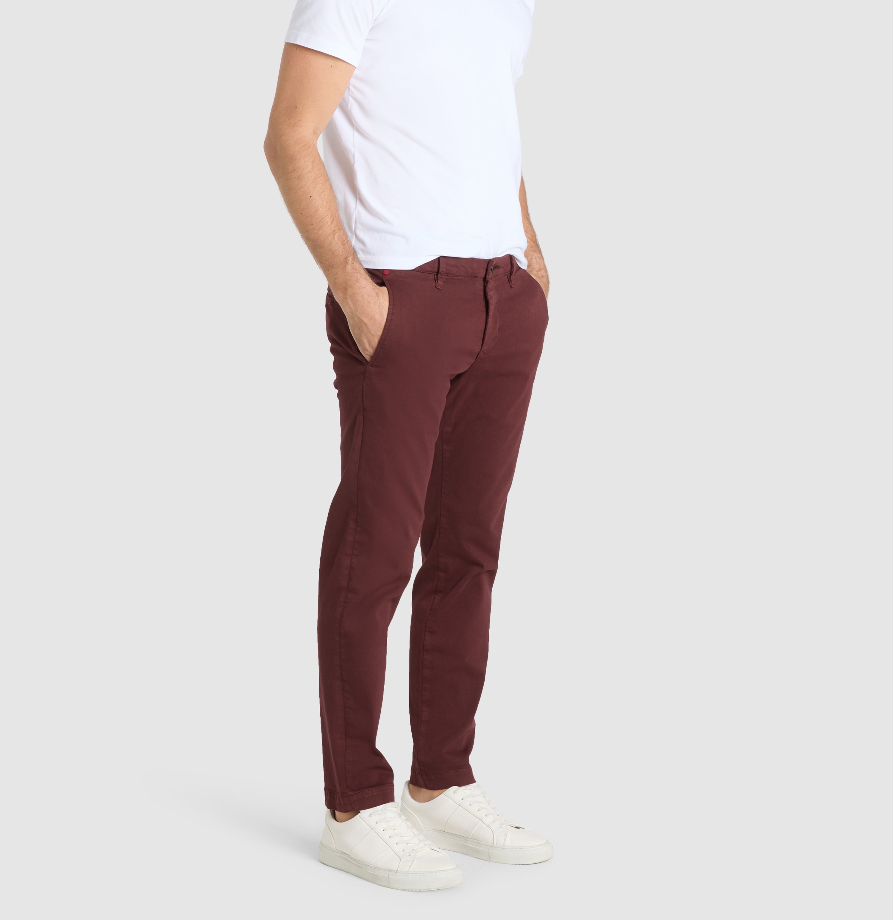 Comfortable ultimate driver’s pants in a chino design. | Driver Pants | dark burgundy | Detailed view 2 of model