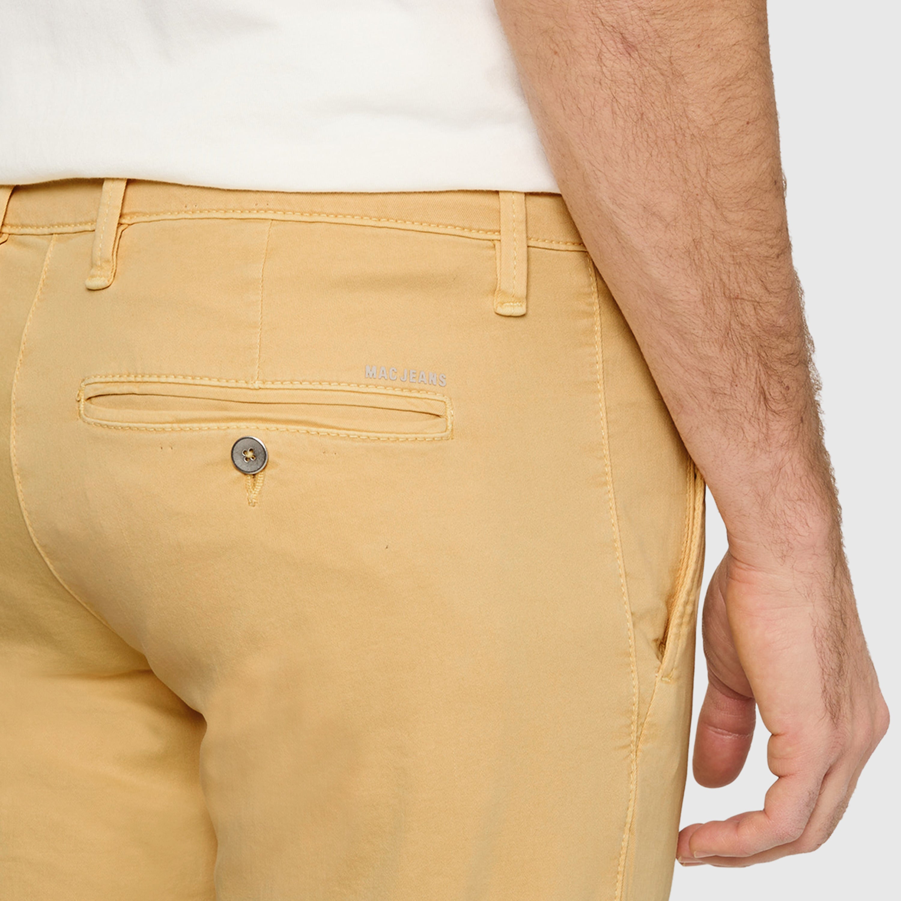 Ultimate driver pants in a chino design. | Driver Pants | pale orient | Detailed view 3 of model