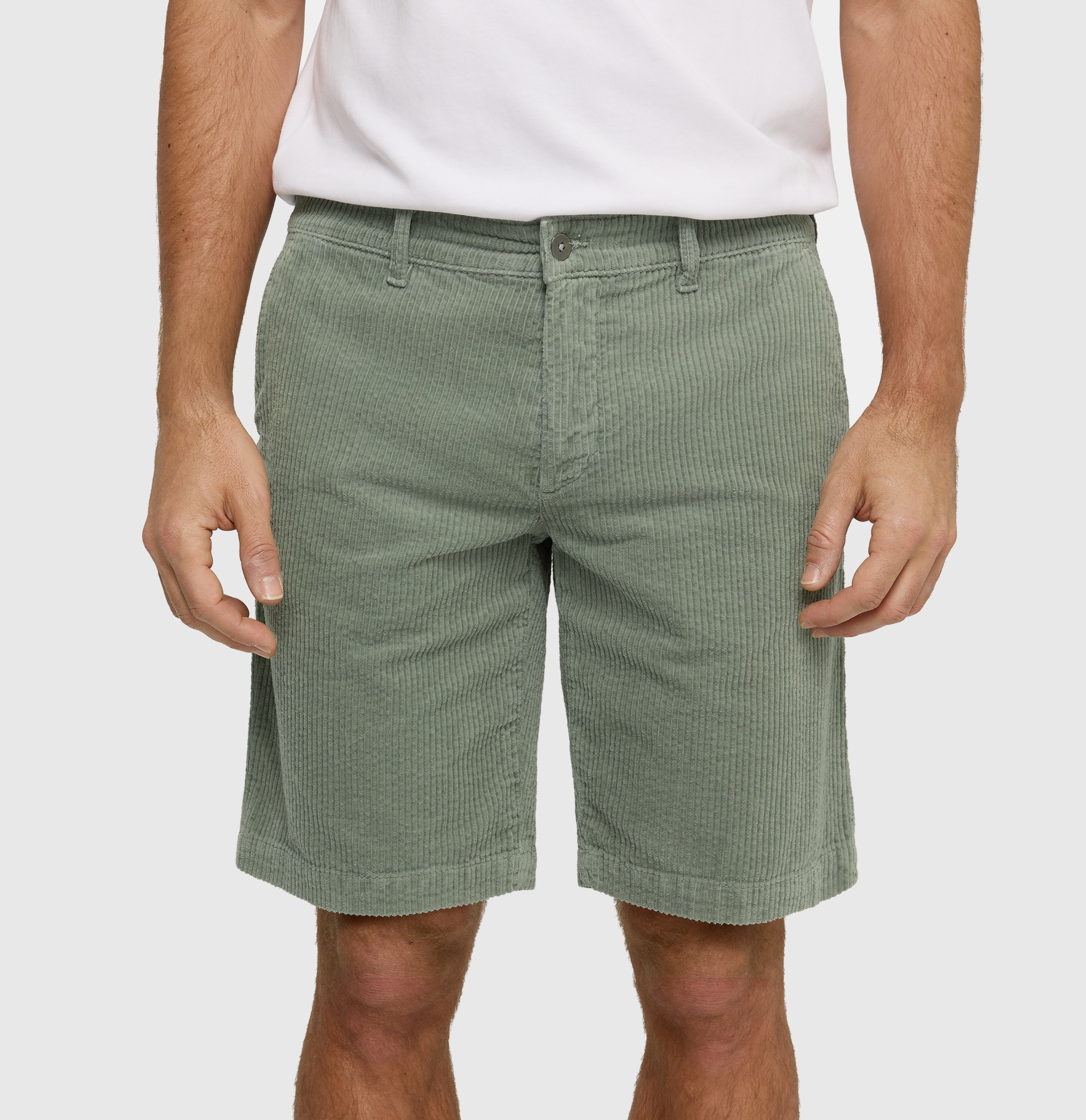 Bermuda made of summery corduroy. | Liam Bermuda | iceberg green PPT | Detailed view 3 of model