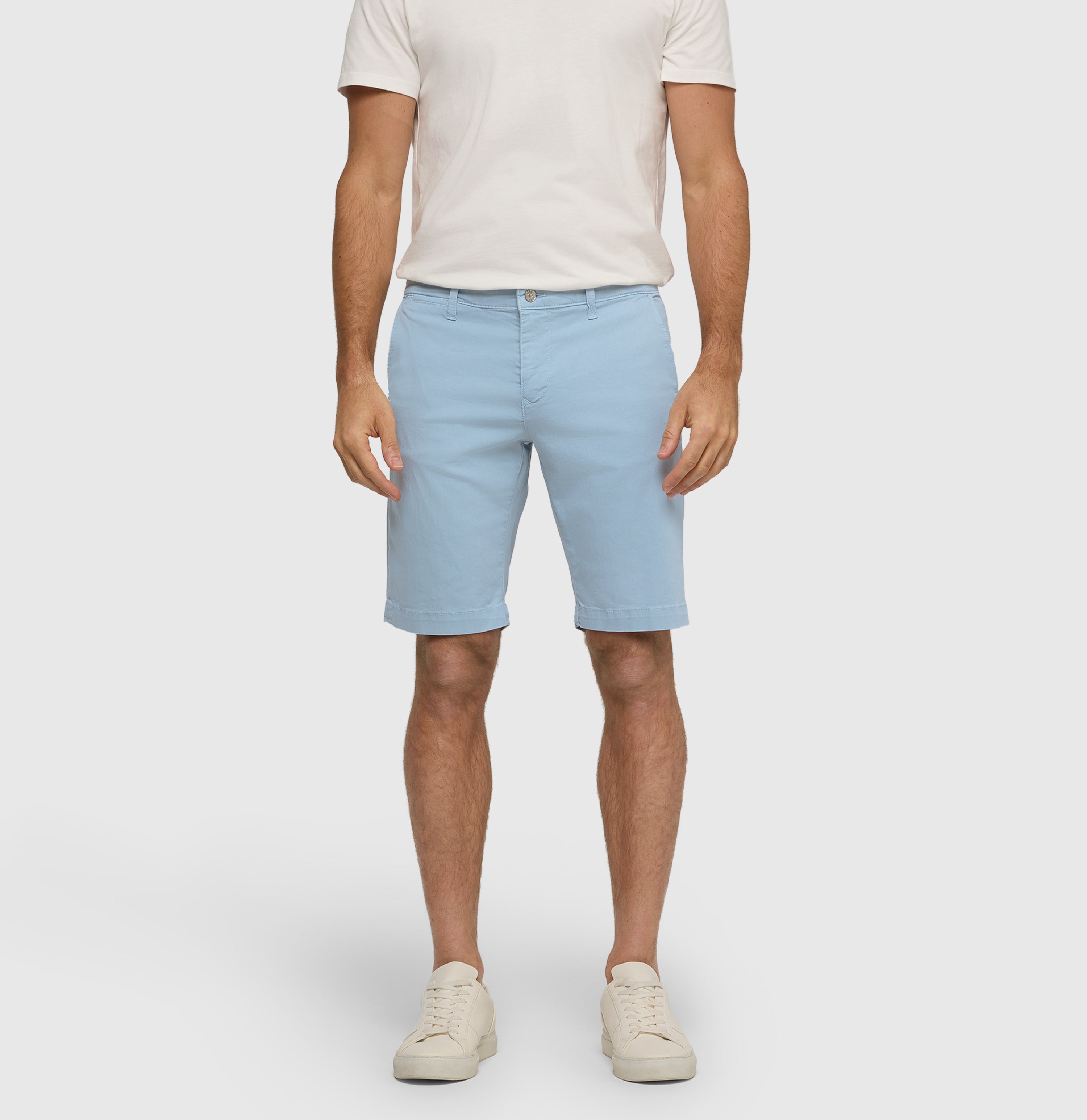 Light, chino style ultimate driver shorts. | Driver Short | blue fog | Front view of model