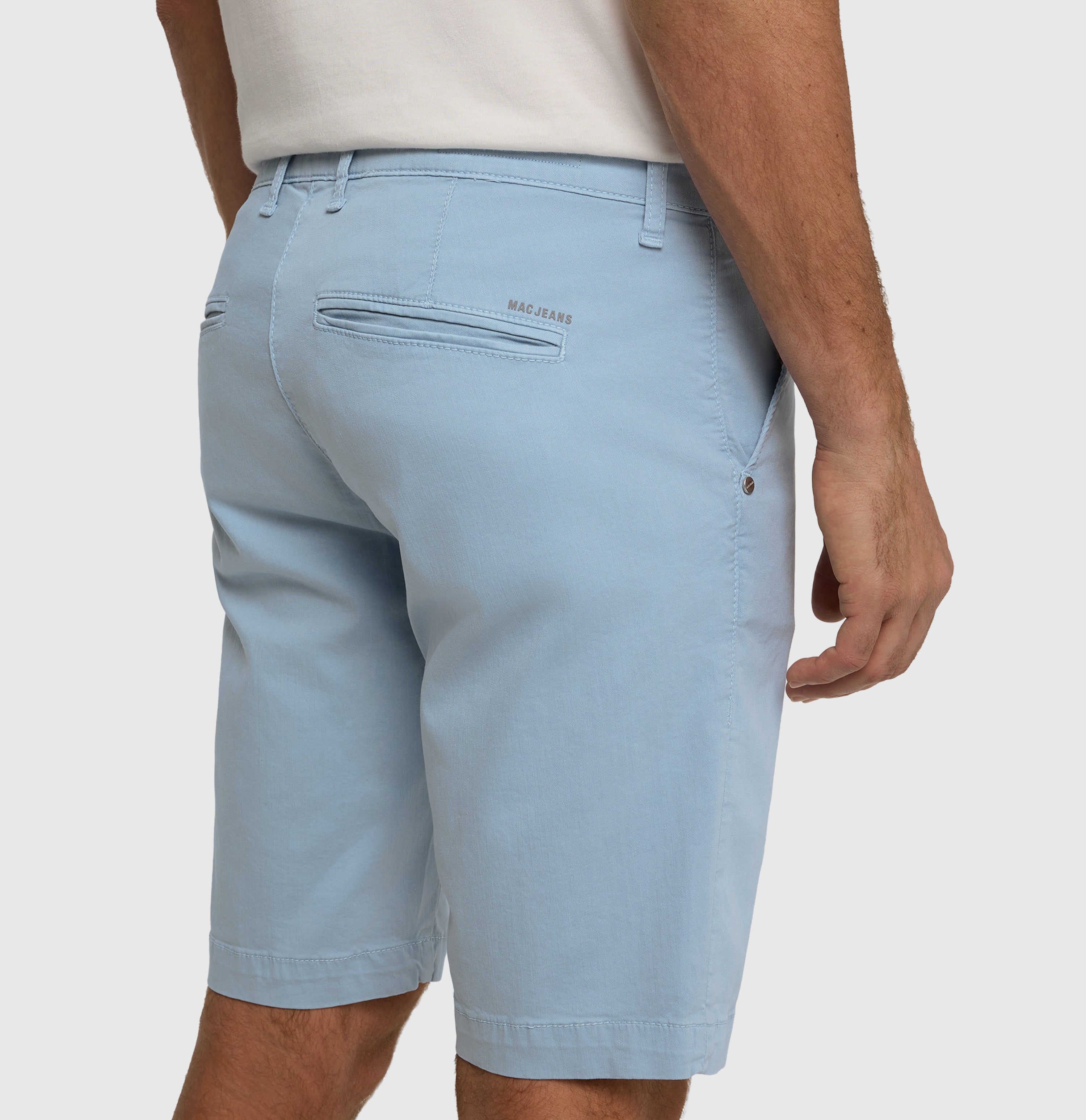 Light, chino style ultimate driver shorts. | Driver Short | blue fog | Detailed view 3 of model