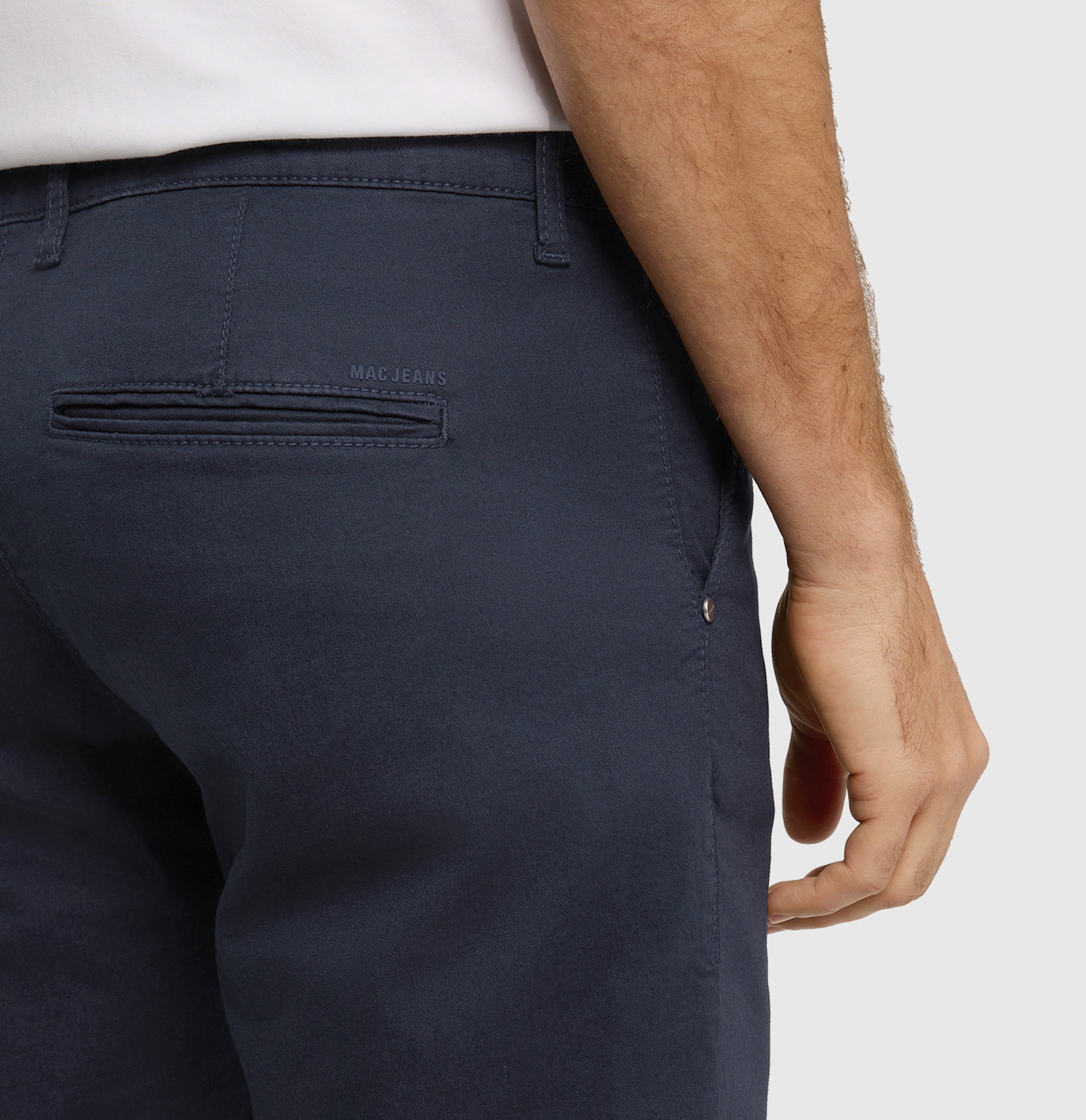Ultimate chino style driver shorts. | Driver Short | midnight blue | Detailed view 2 of model