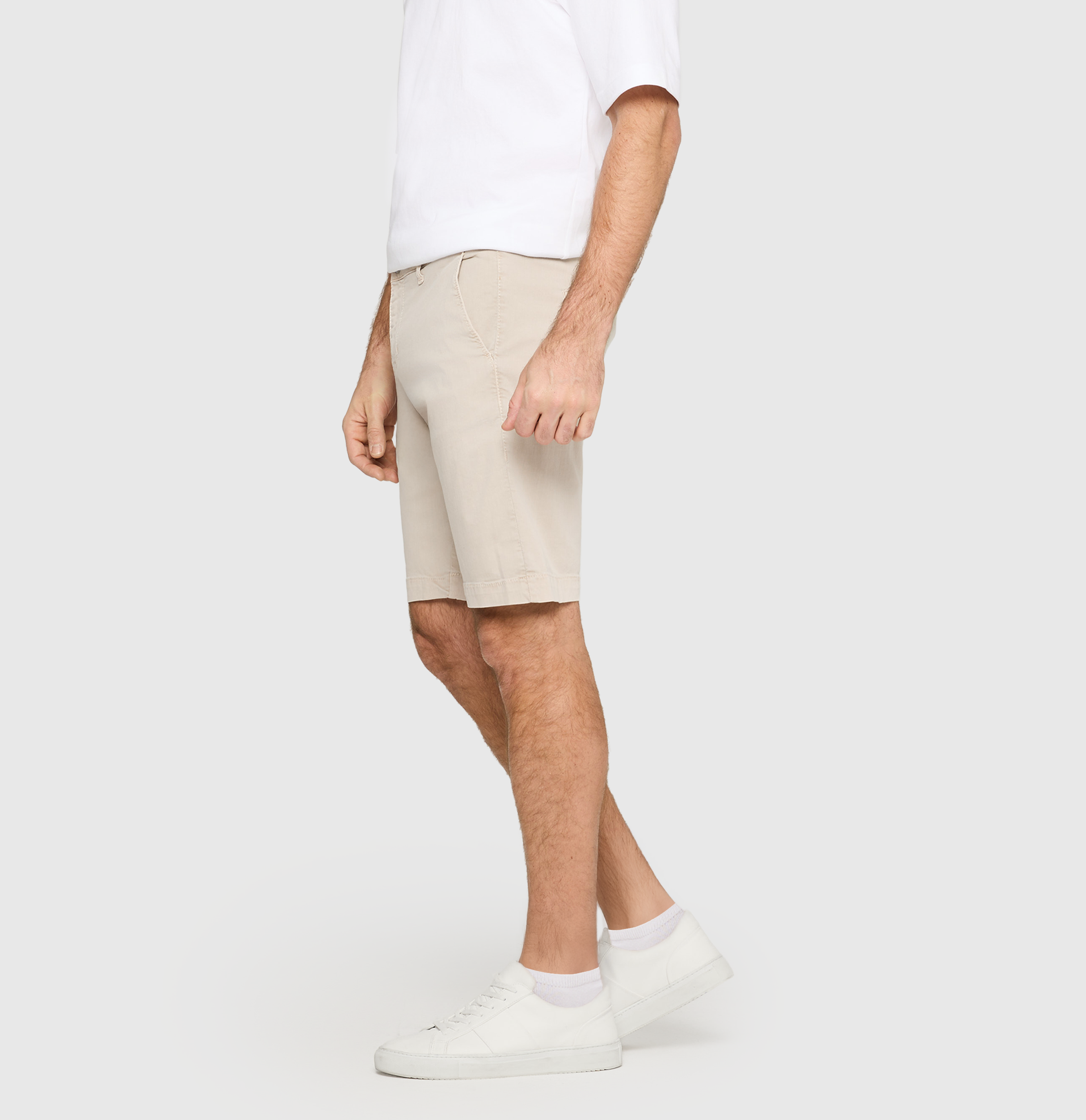 Light, chino style ultimate driver shorts. | Driver Short | kitt | Side view of model