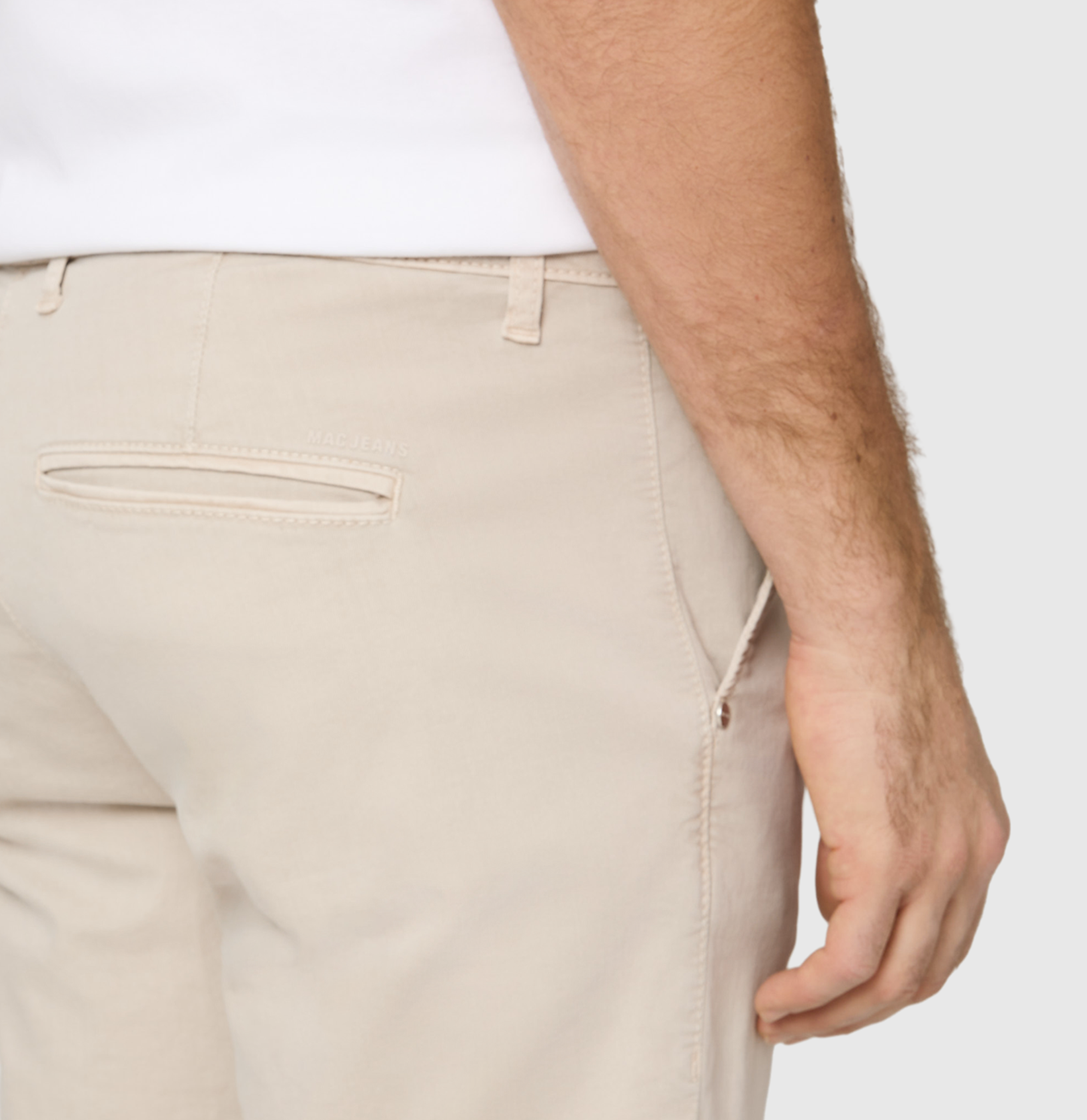 Light, chino style ultimate driver shorts. | Driver Short | kitt | Detailed view 2 of model