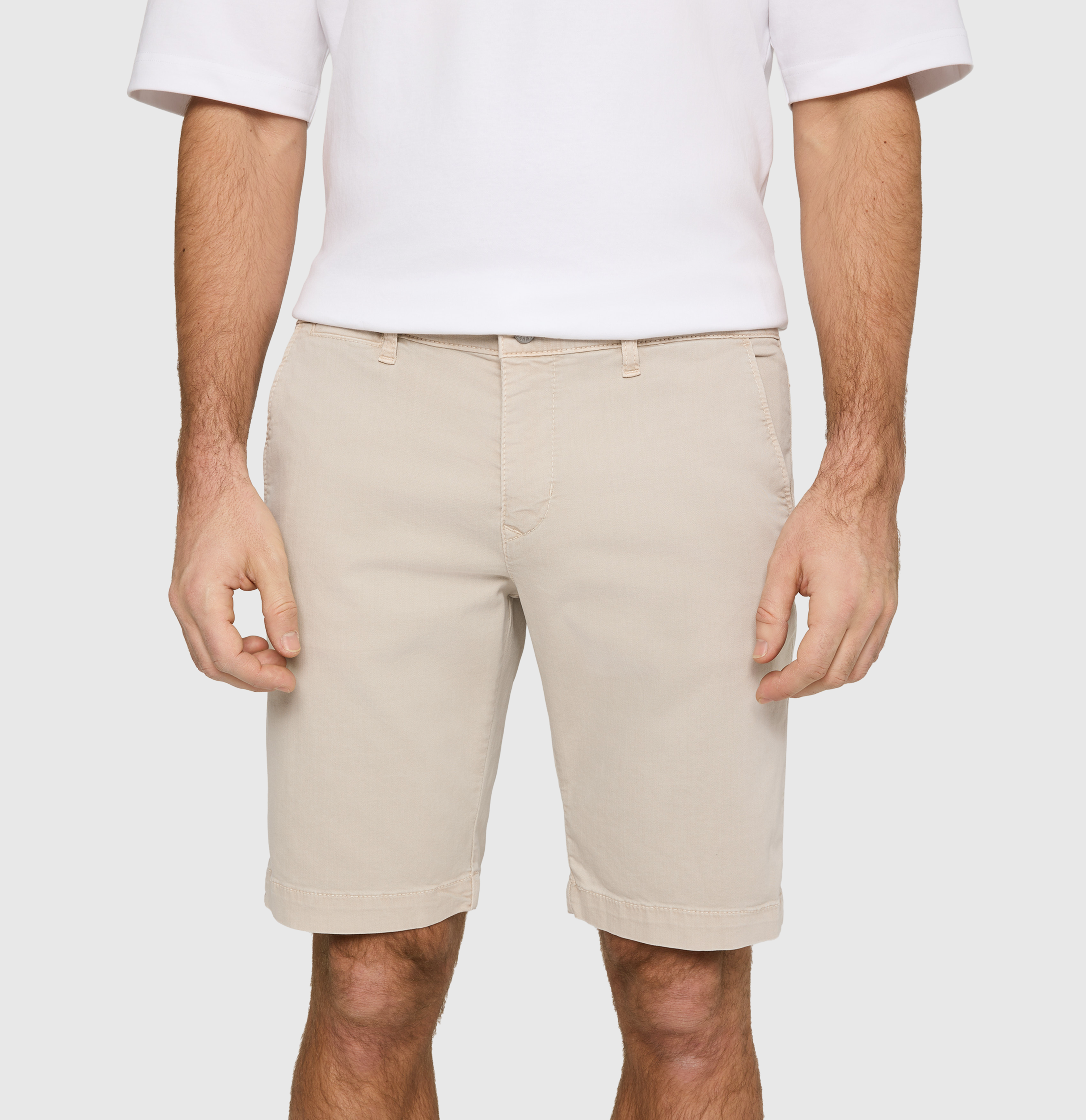 Light, chino style ultimate driver shorts. | Driver Short | kitt | Detailed view 3 of model