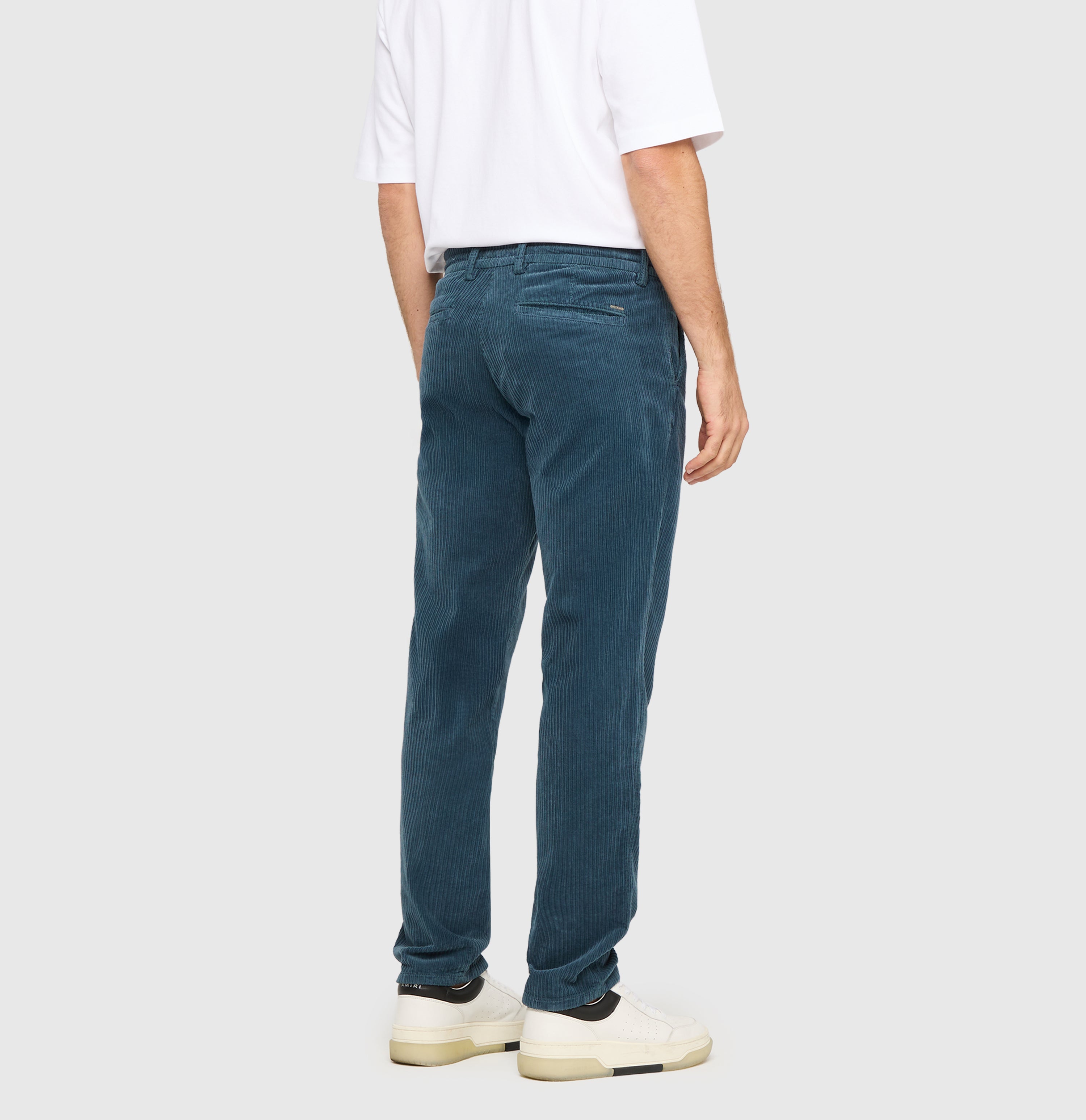 Soft corduroy chino with sporty drawstring. | Pedro | marine PPT | Back view of model