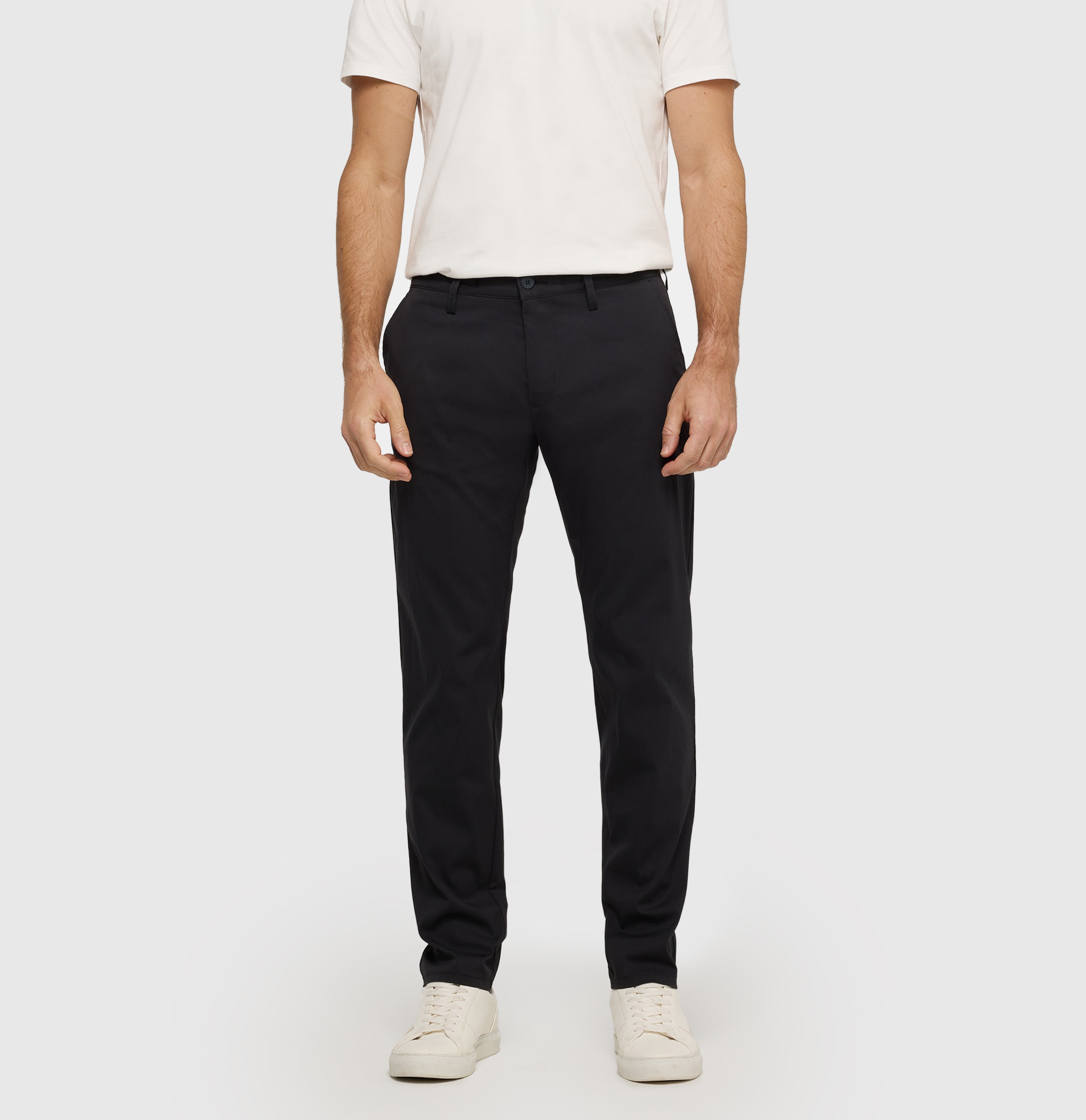 Comfort chino made of light techno twill. | Pedro | midnight blue | Front view of model