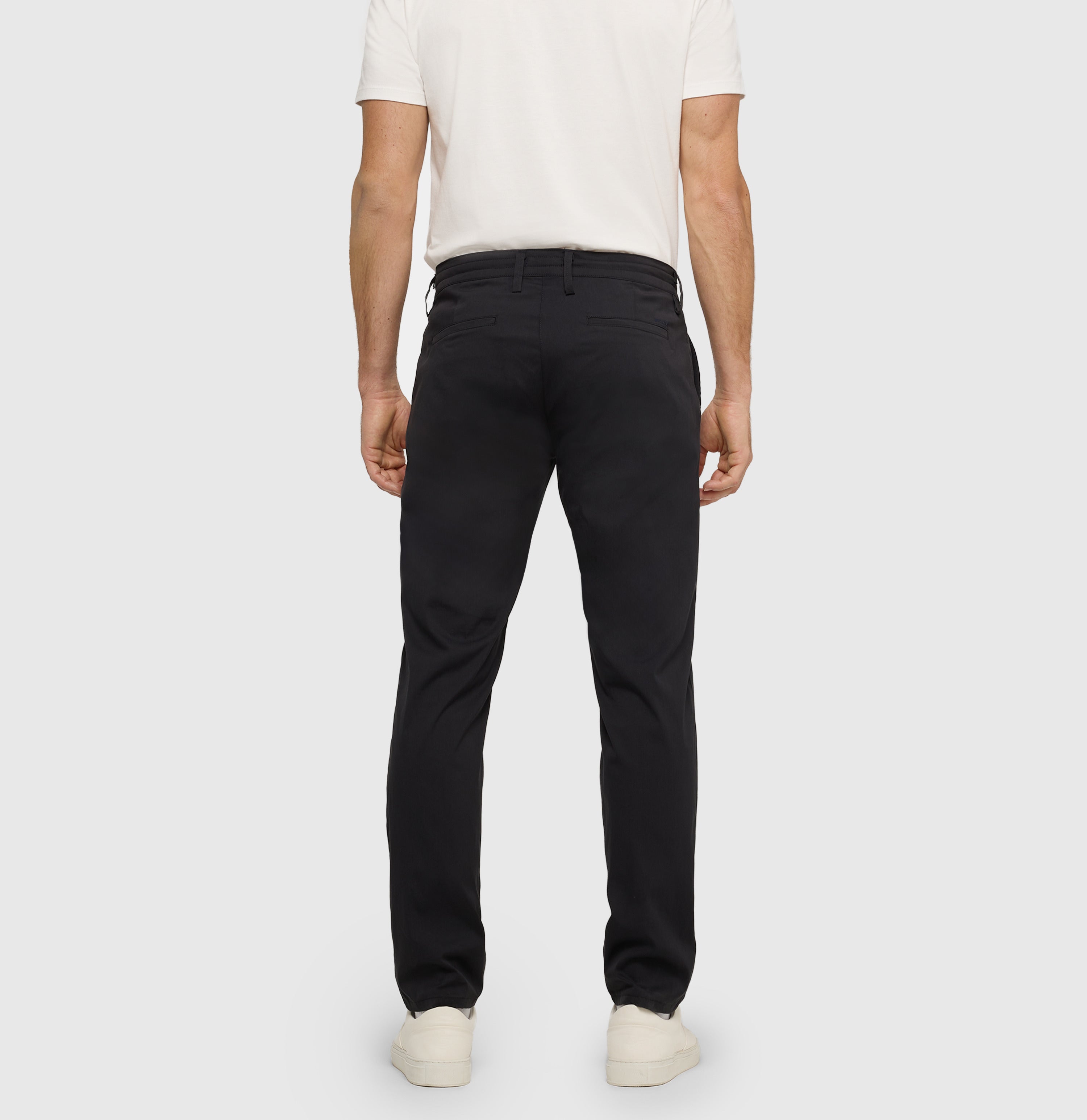 Comfort chino made of light techno twill. | Pedro | midnight blue | Back view of model