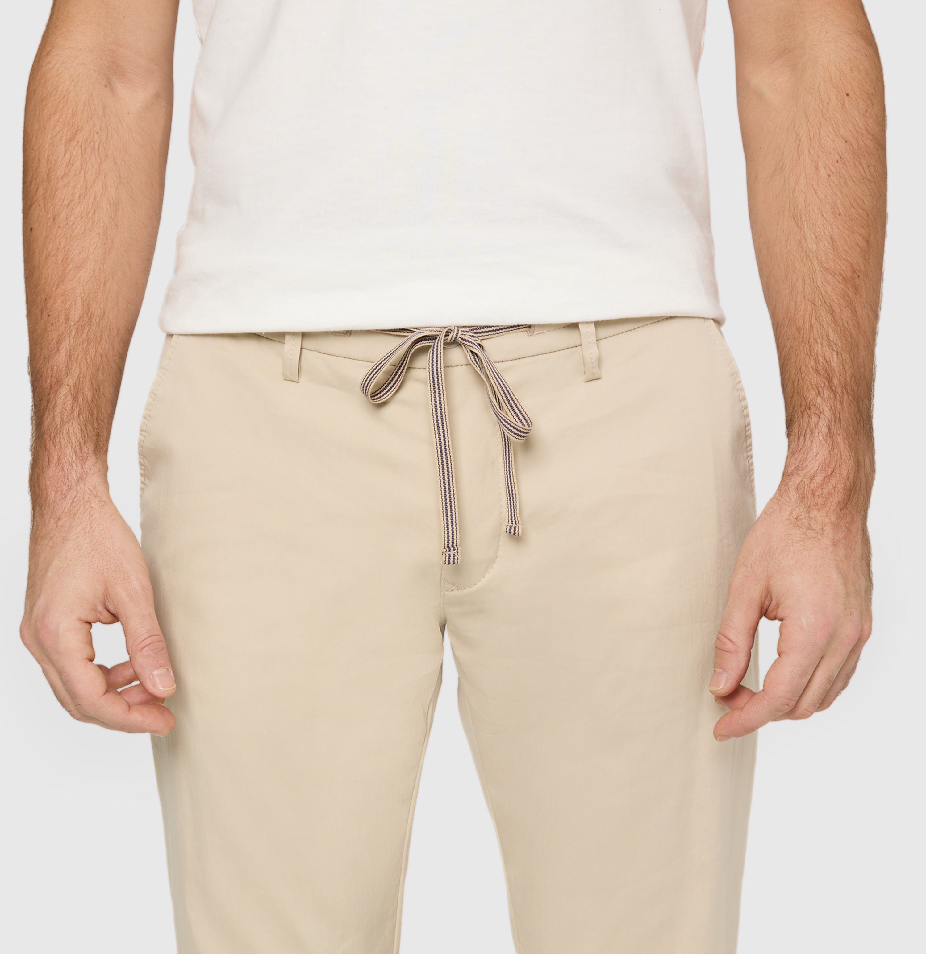 Comfort chino made of light techno twill. | Pedro | smoothly beige | Detailed view 2 of model
