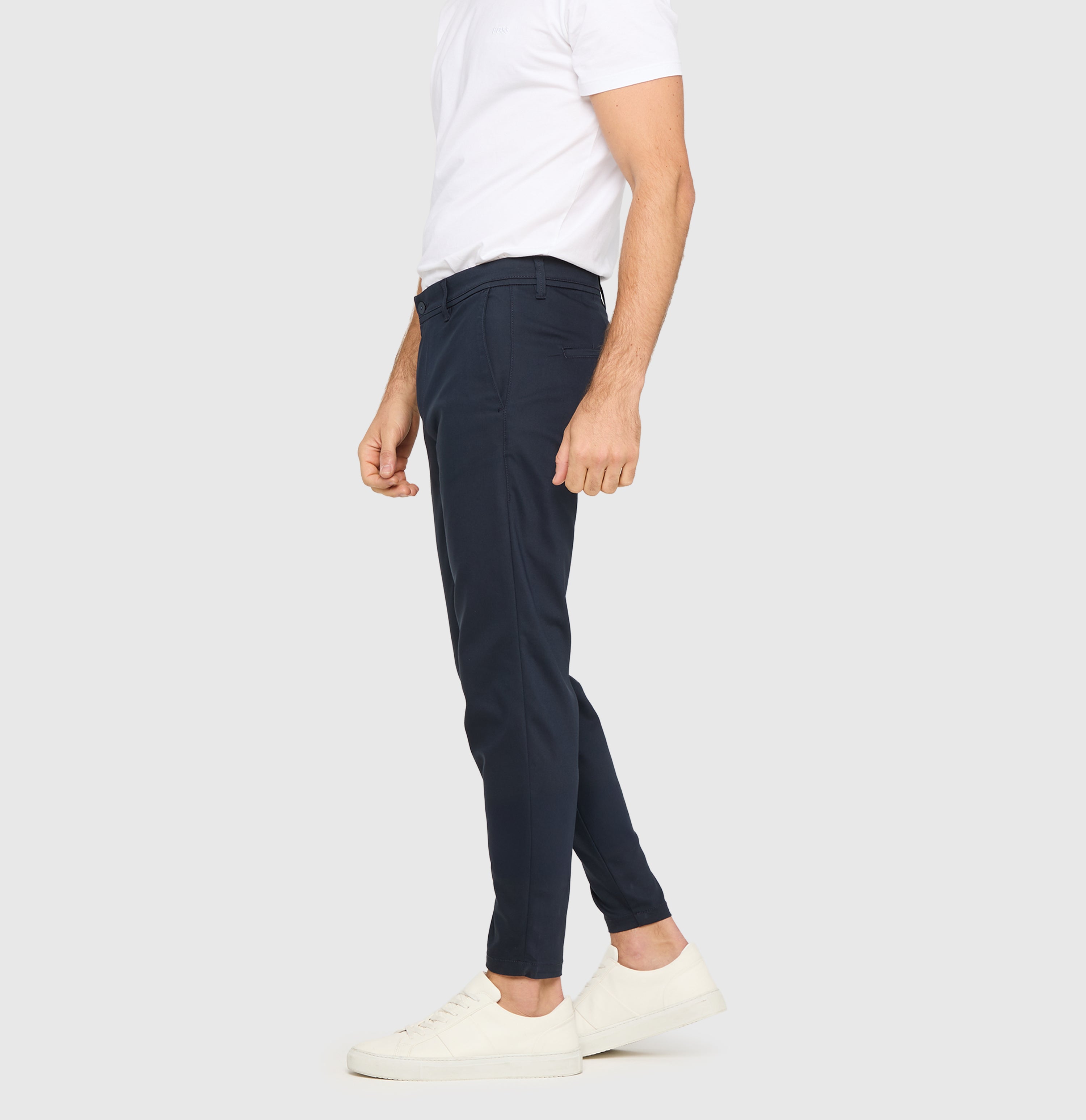 Tapered chino made of satin stretch. | Griffin | nautic blue | Side view of model