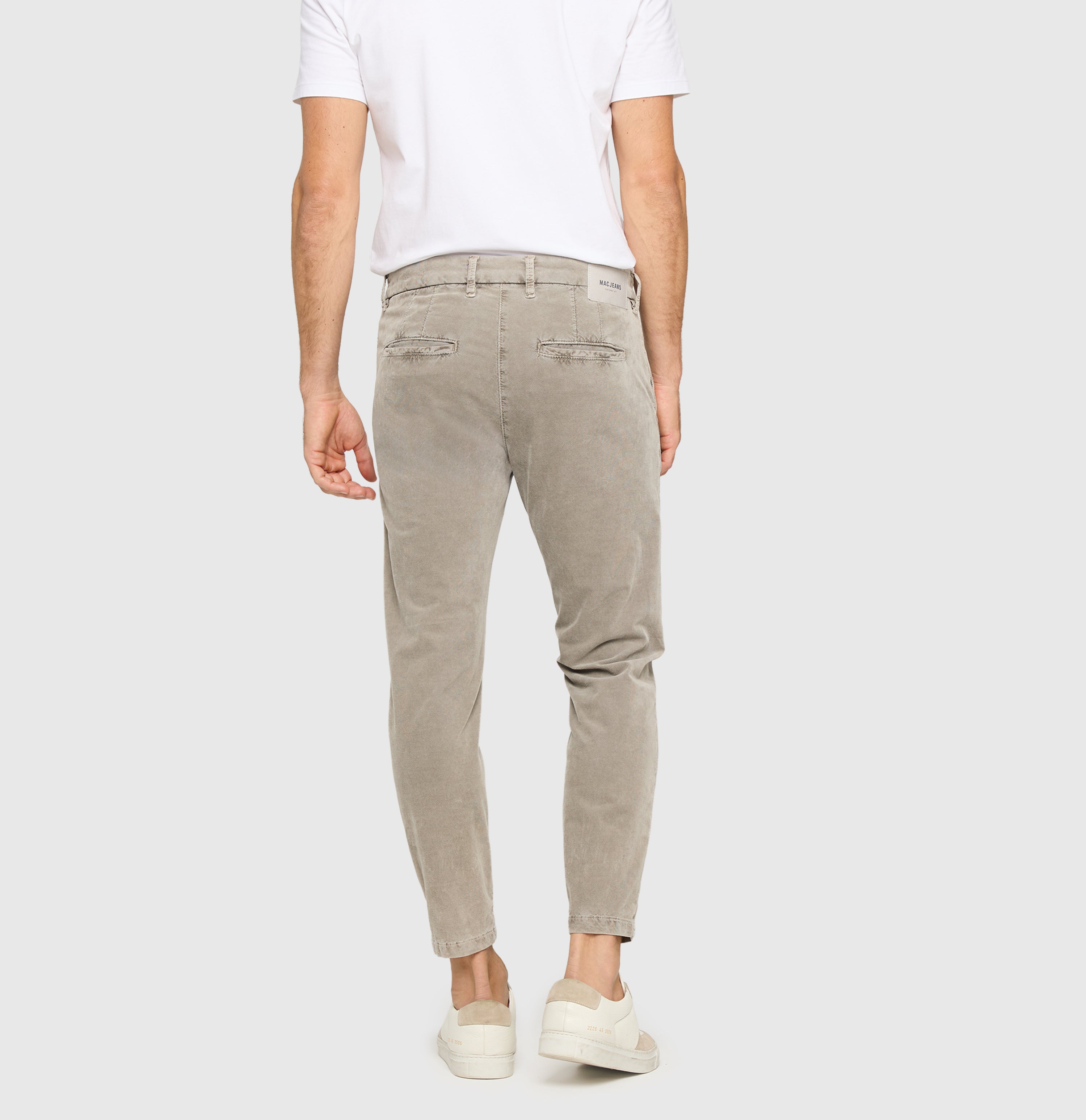 Chino made of fine needle corduroy with lyocell. | Griffin | silent storm PPT | Back view of model