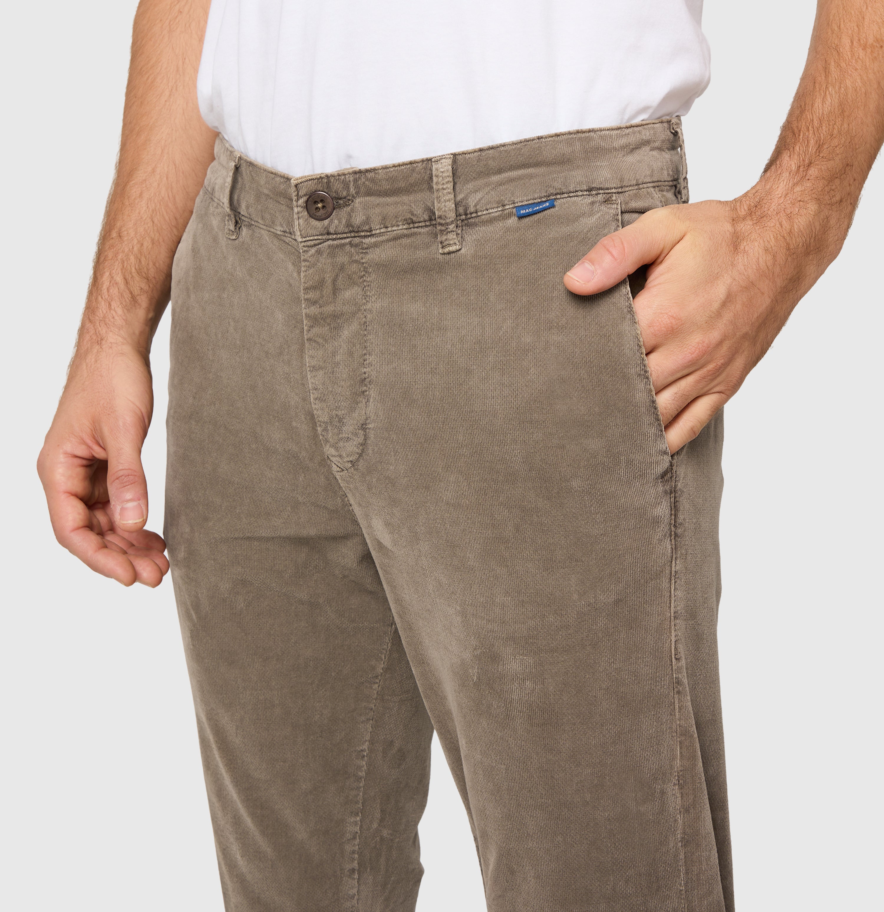 Chino made of fine needle corduroy with lyocell. | Griffin | ginger brown PPT | Detailed view 3 of model